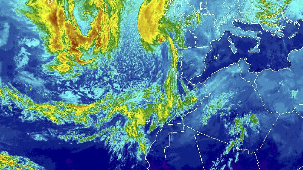The Latest: Storm blamed for odd odors on British flights