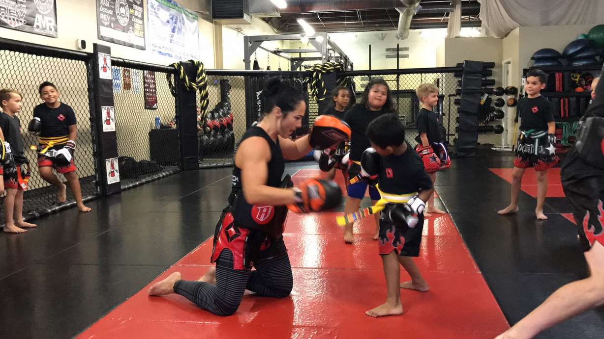 Tandi Suitter teaches kids at her gym. (Photo: Courtesy of Tandi Suitter)