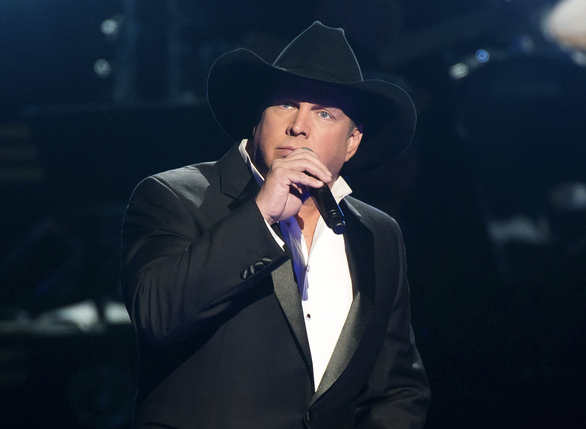 Garth Brooks, Miranda Lambert, Luke Bryan to perform at CMAs