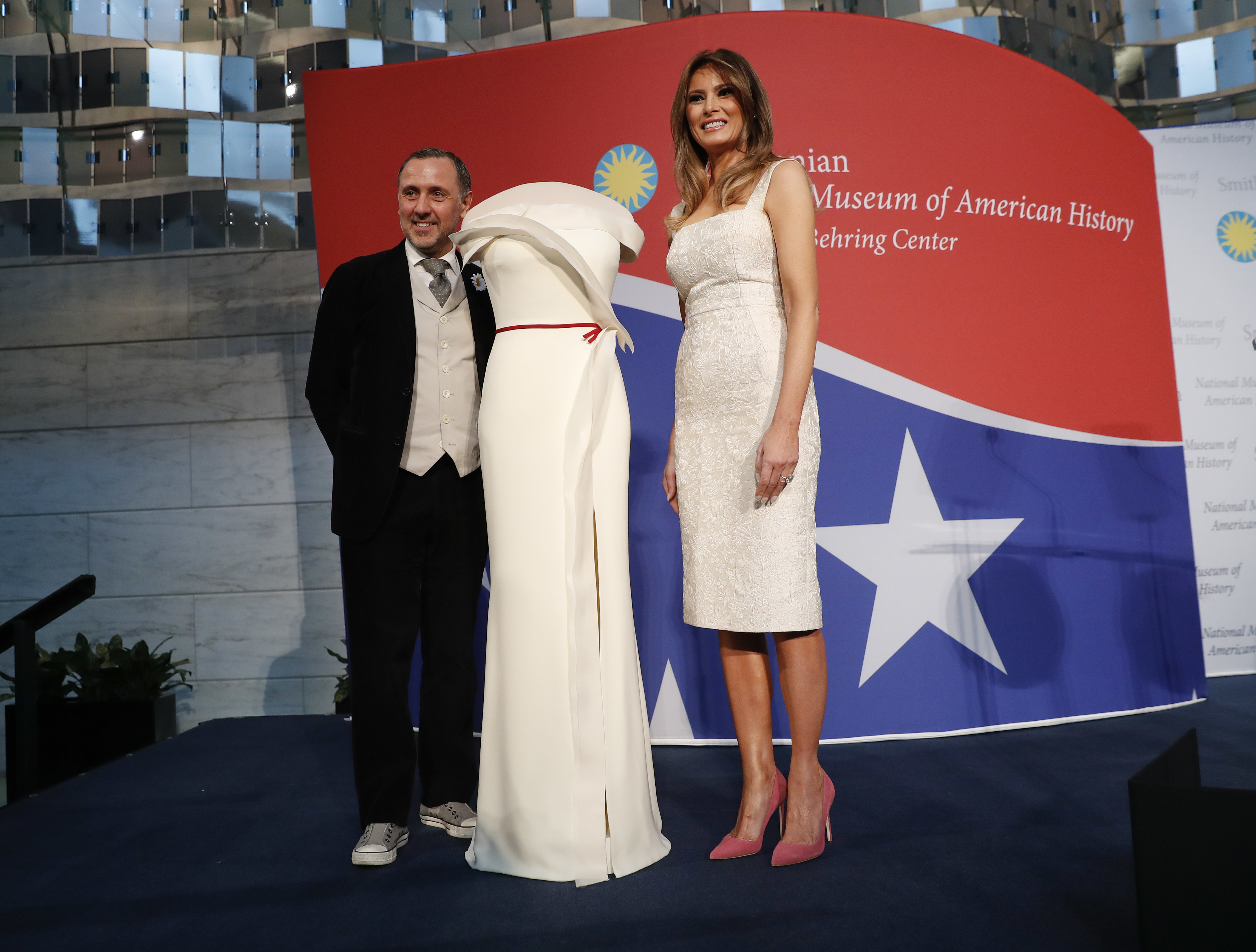 First lady donates inaugural gown to Smithsonian