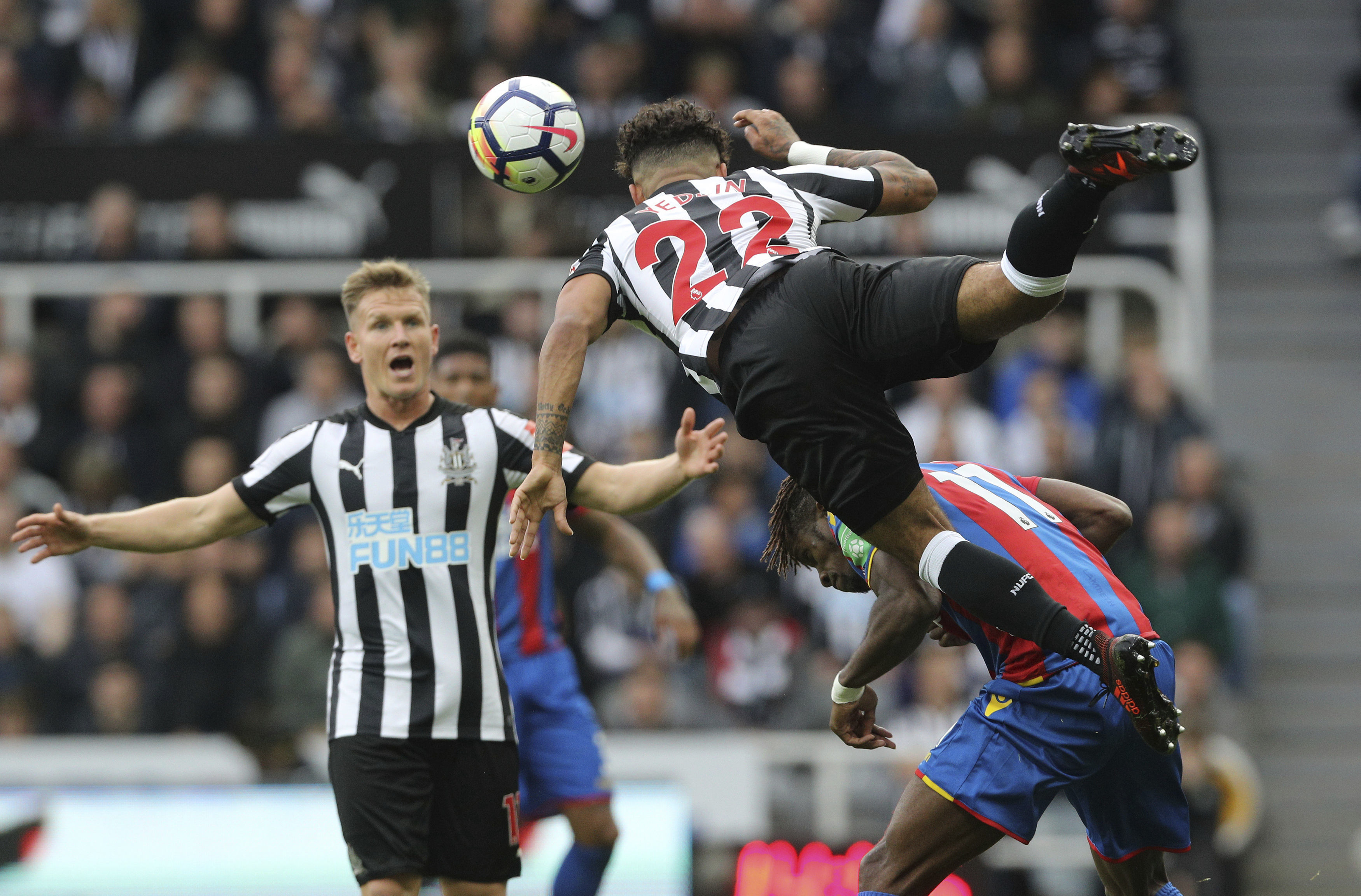 Newcastle beats Crystal Palace 1-0 in EPL