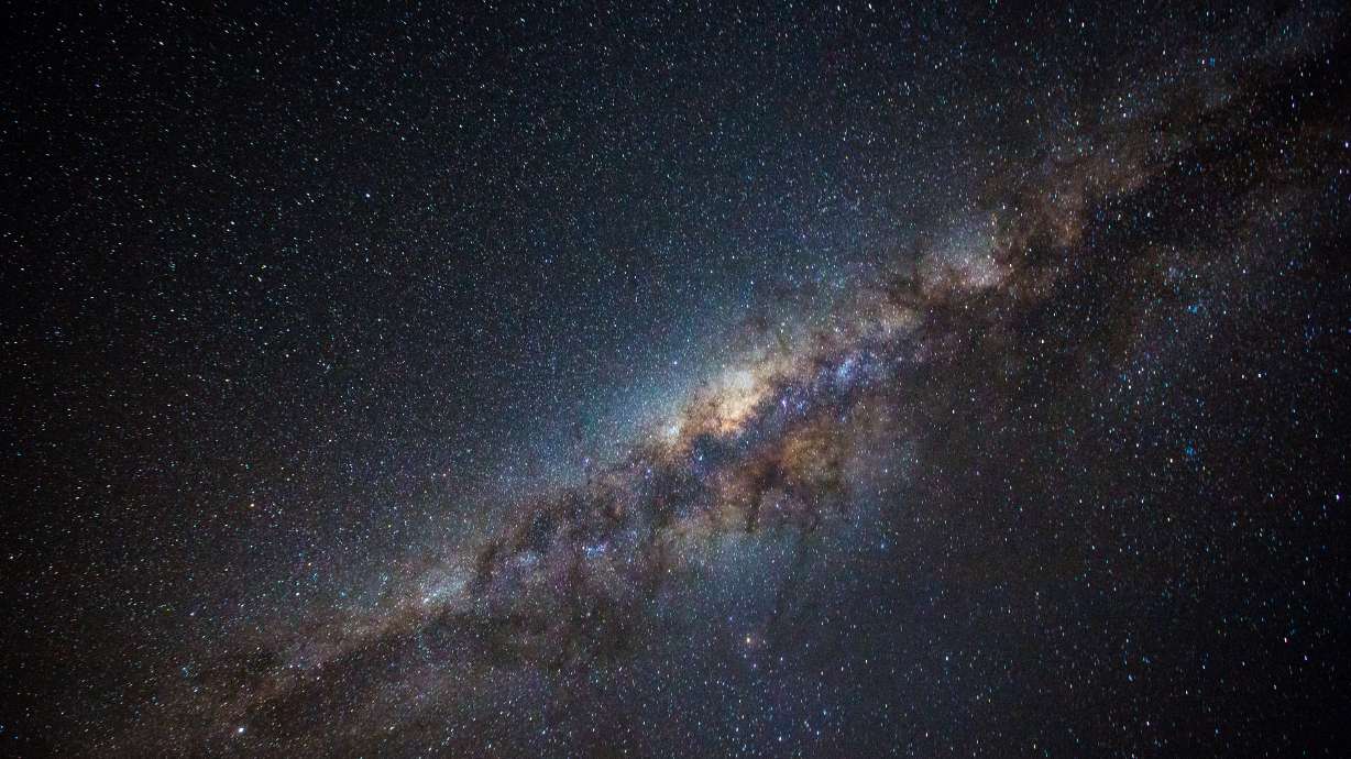 Astronomers measure Milky Way with radio waves