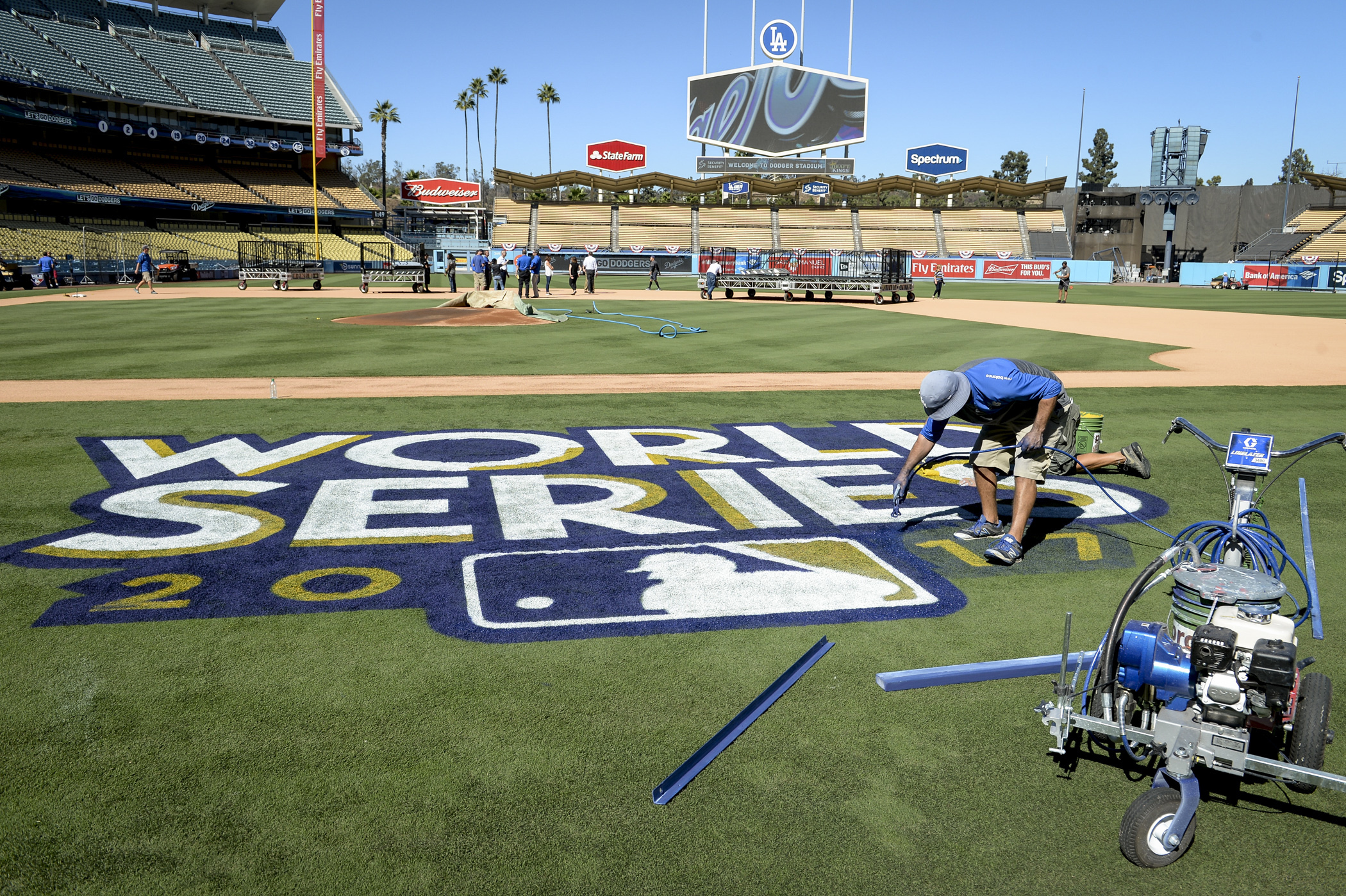 The Latest: Dodgers take Game 1 over Astros 3-1