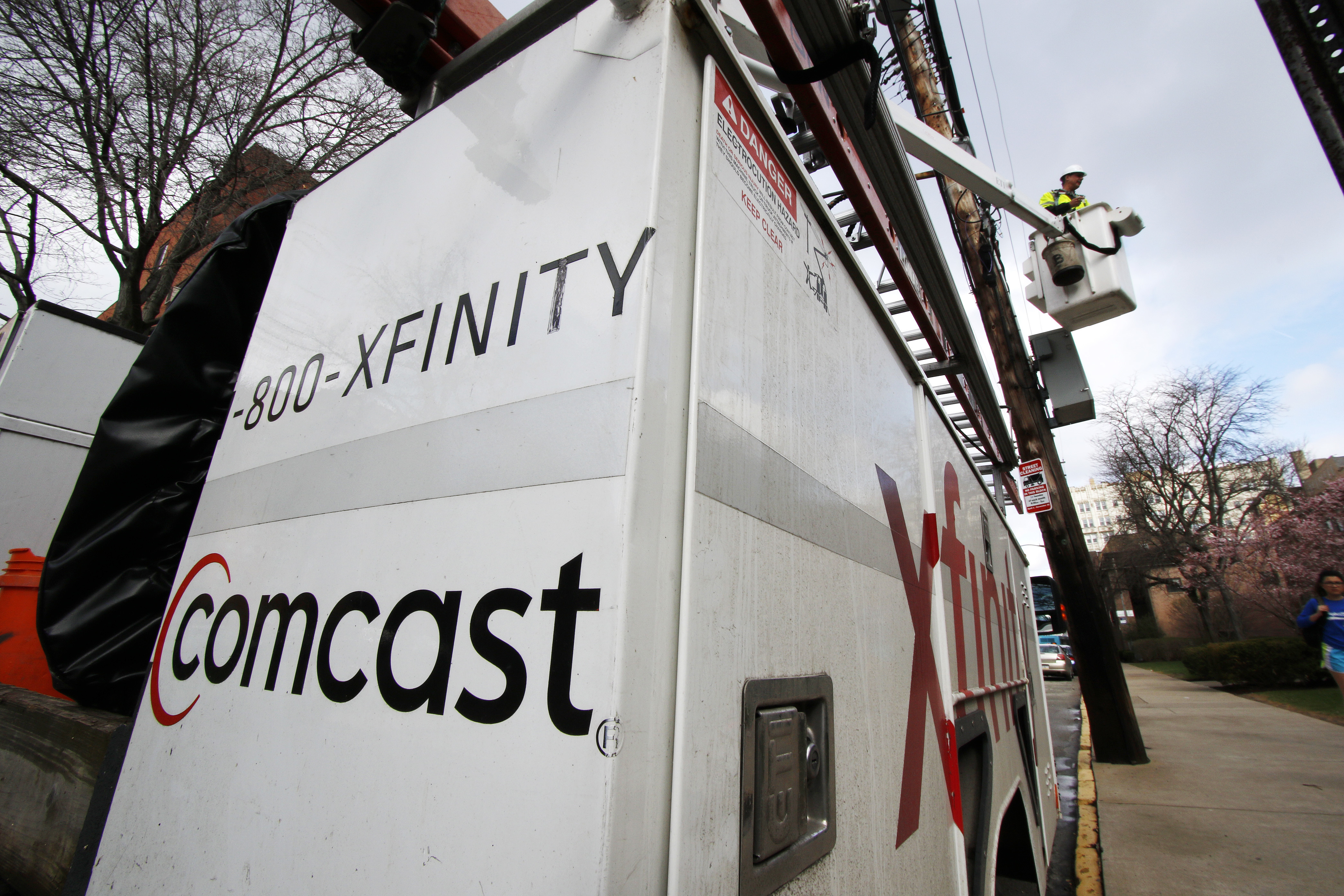 Comcast's cable customers tumble as cord-cutting picks up