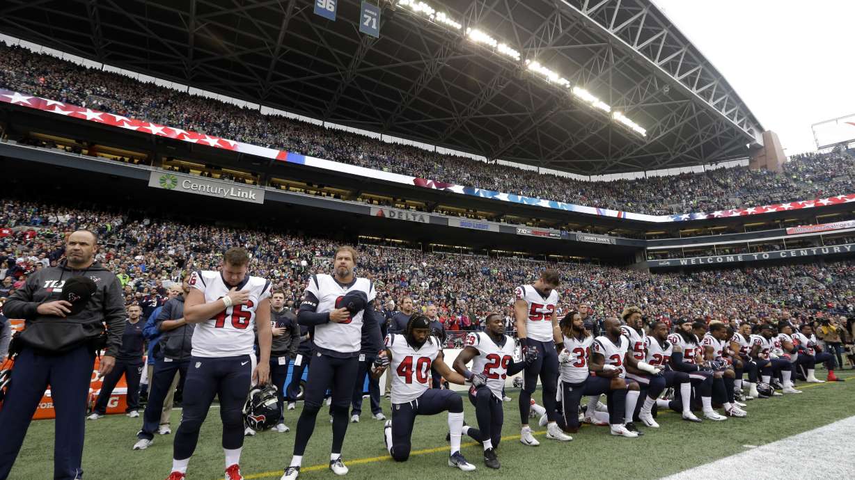 Most Texans kneel during anthem after owner's comments