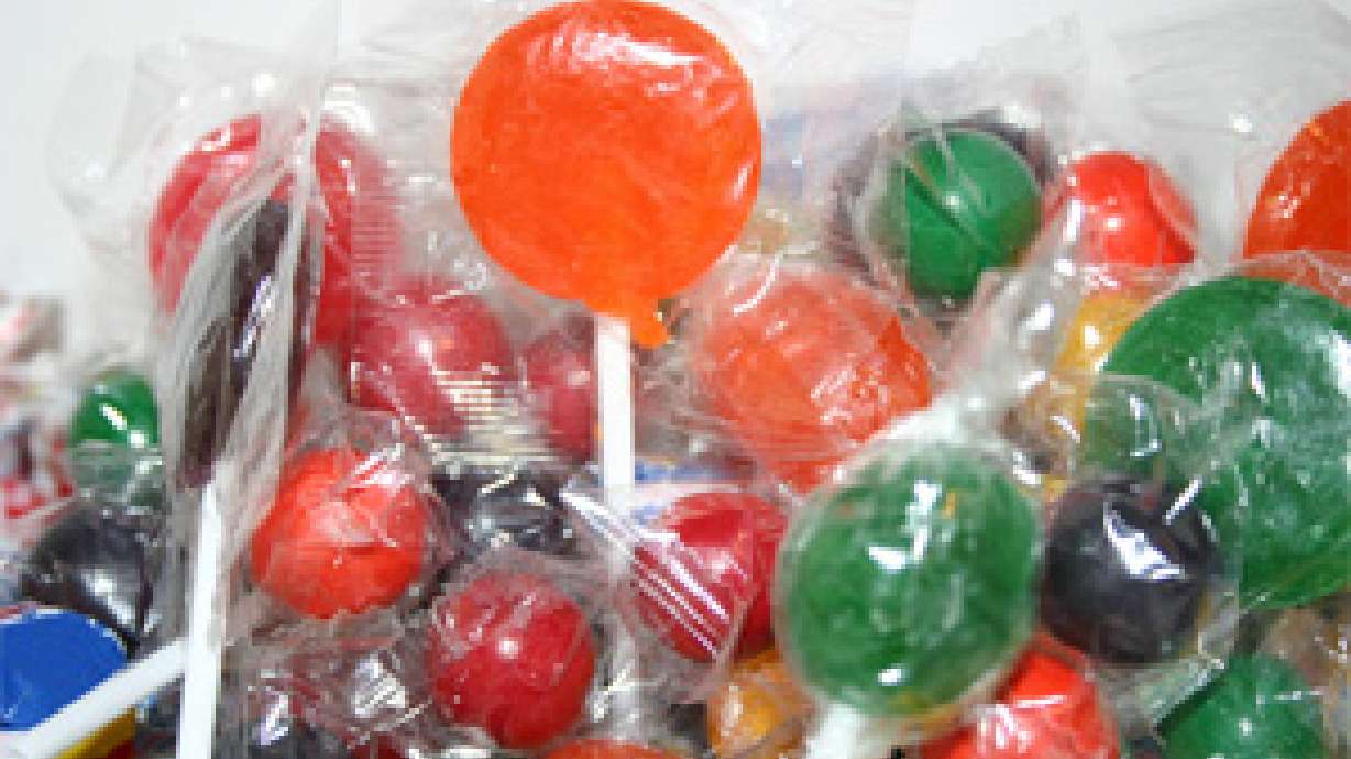 Dentist Offers Reward for Halloween Candy