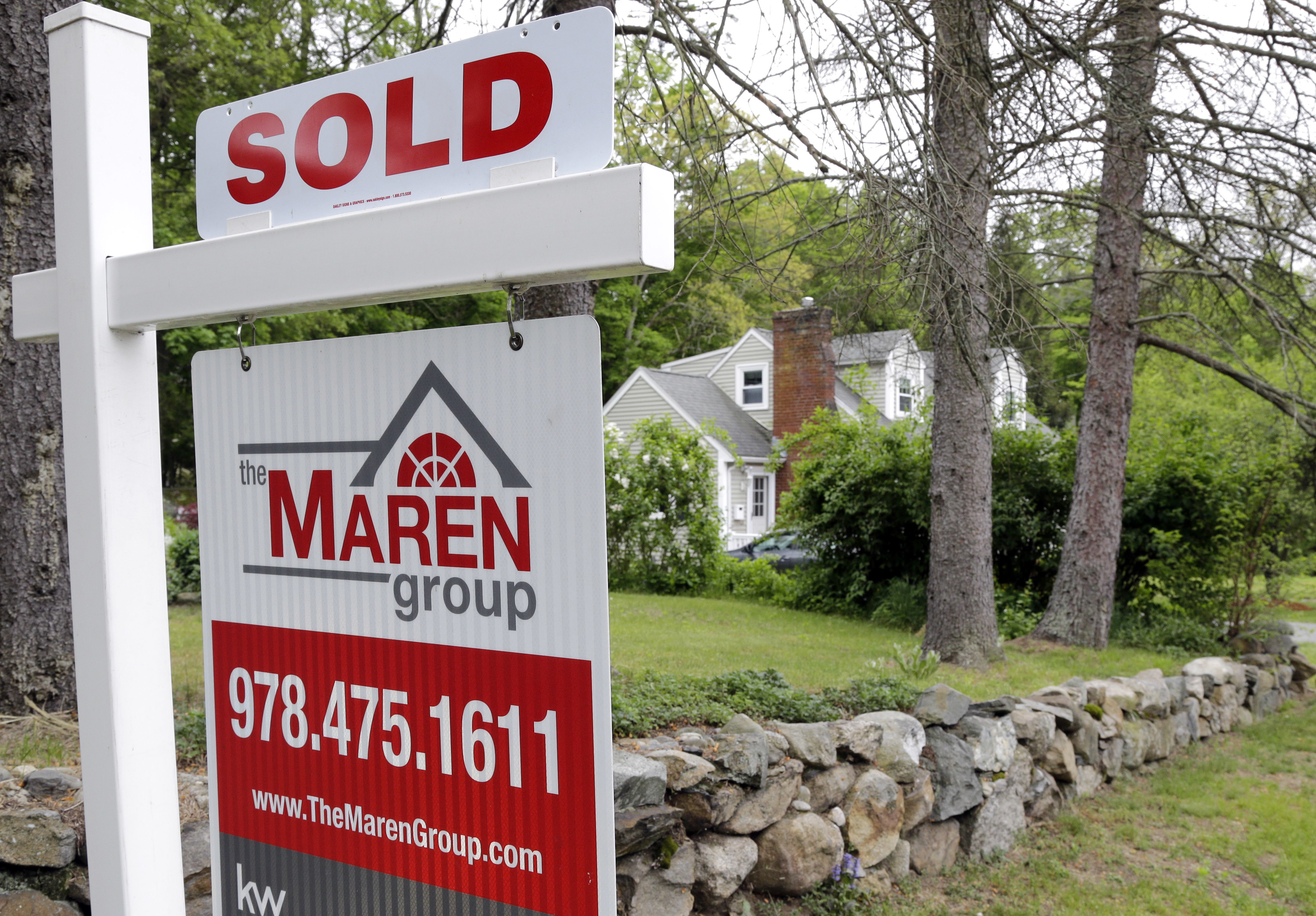 US home prices rose in August even as sales slipped