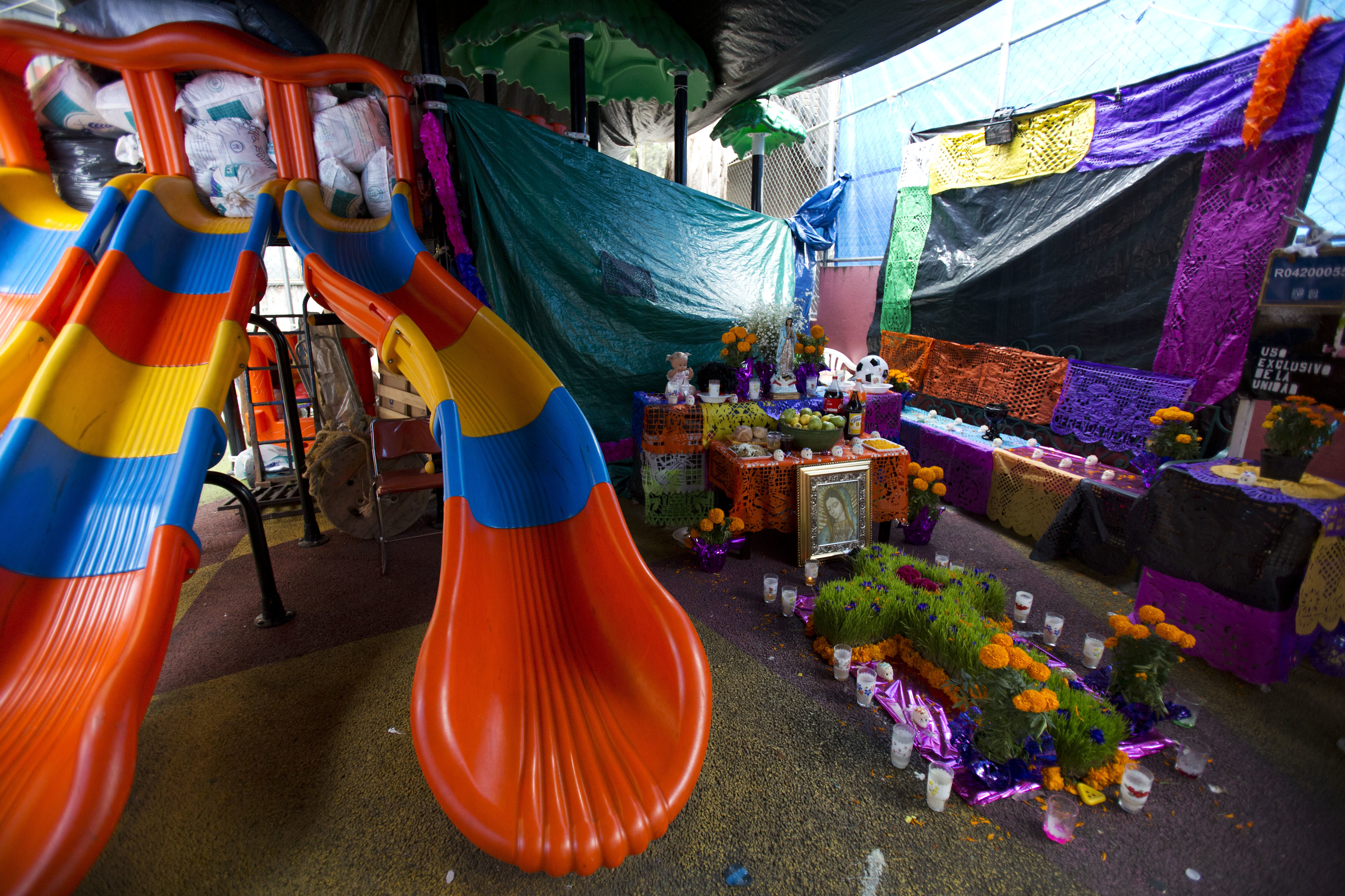 Mexico's Day of the Dead mourns quake victims