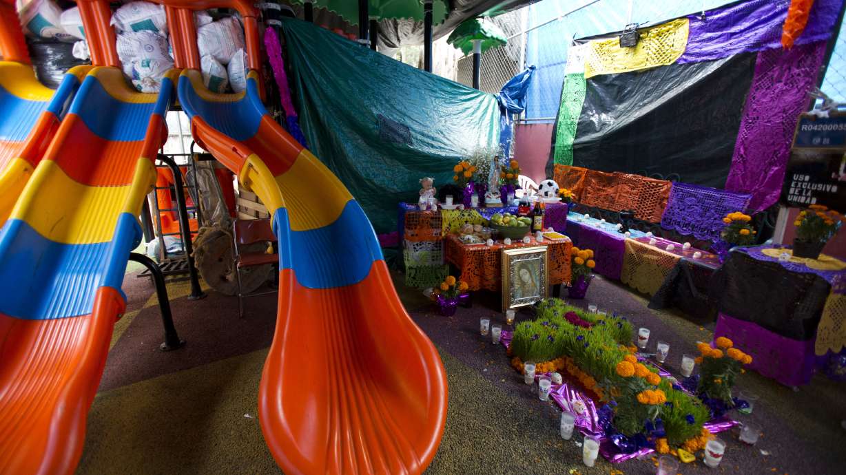 Mexico's Day of the Dead mourns quake victims