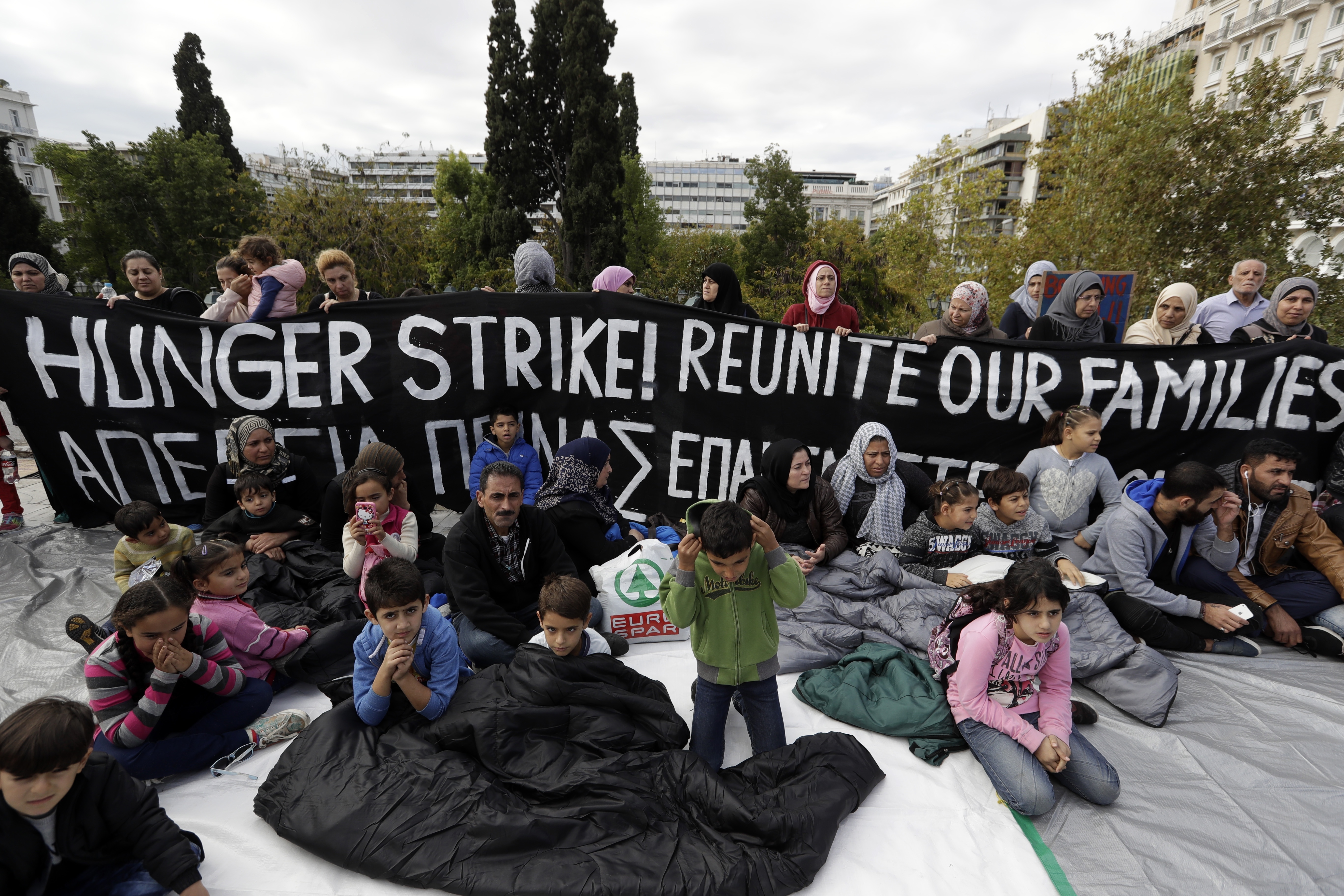 Greece: 3 dead, several missing as boat with migrants sinks