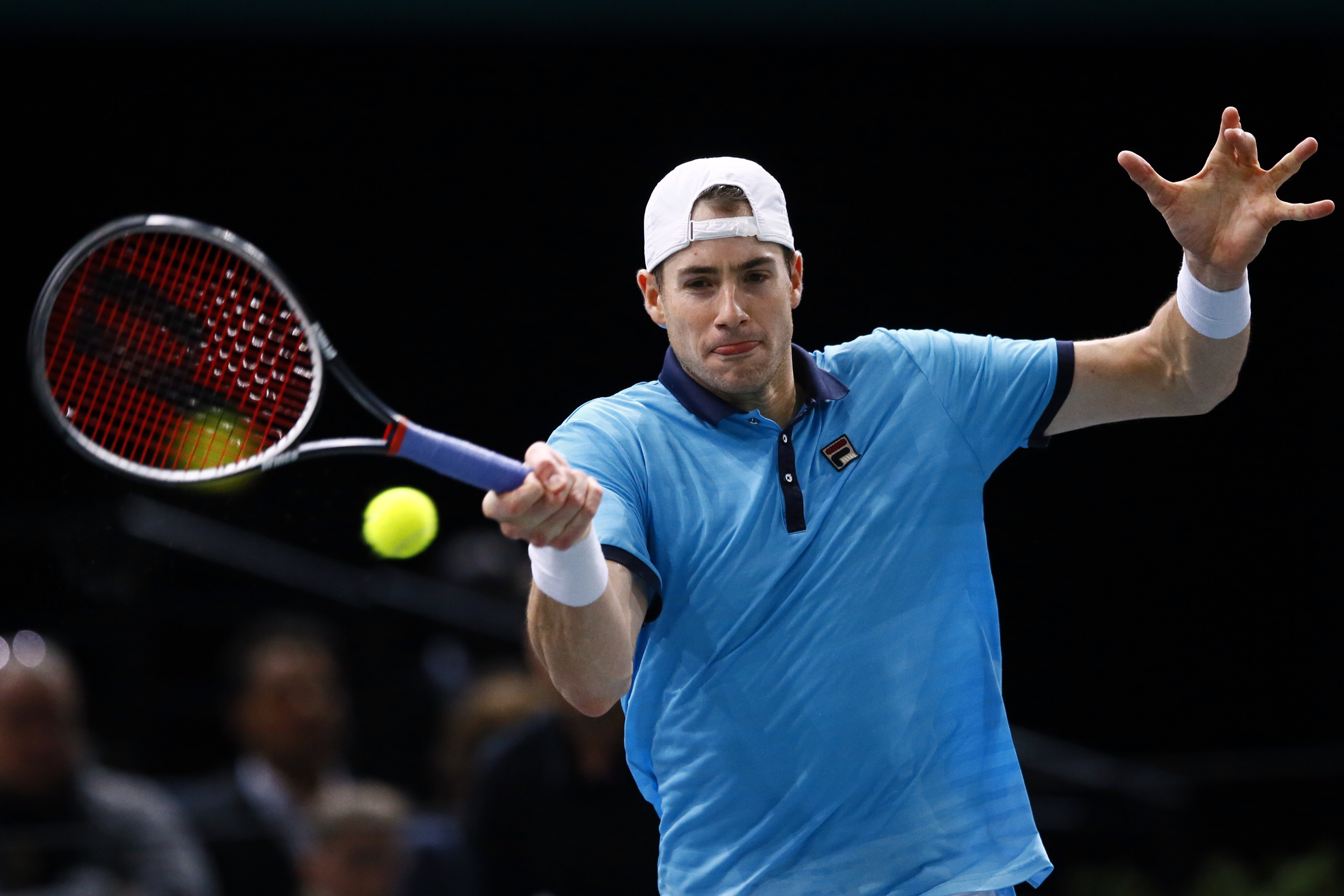 Isner beats del Potro to reach Paris semis, Nadal withdraws