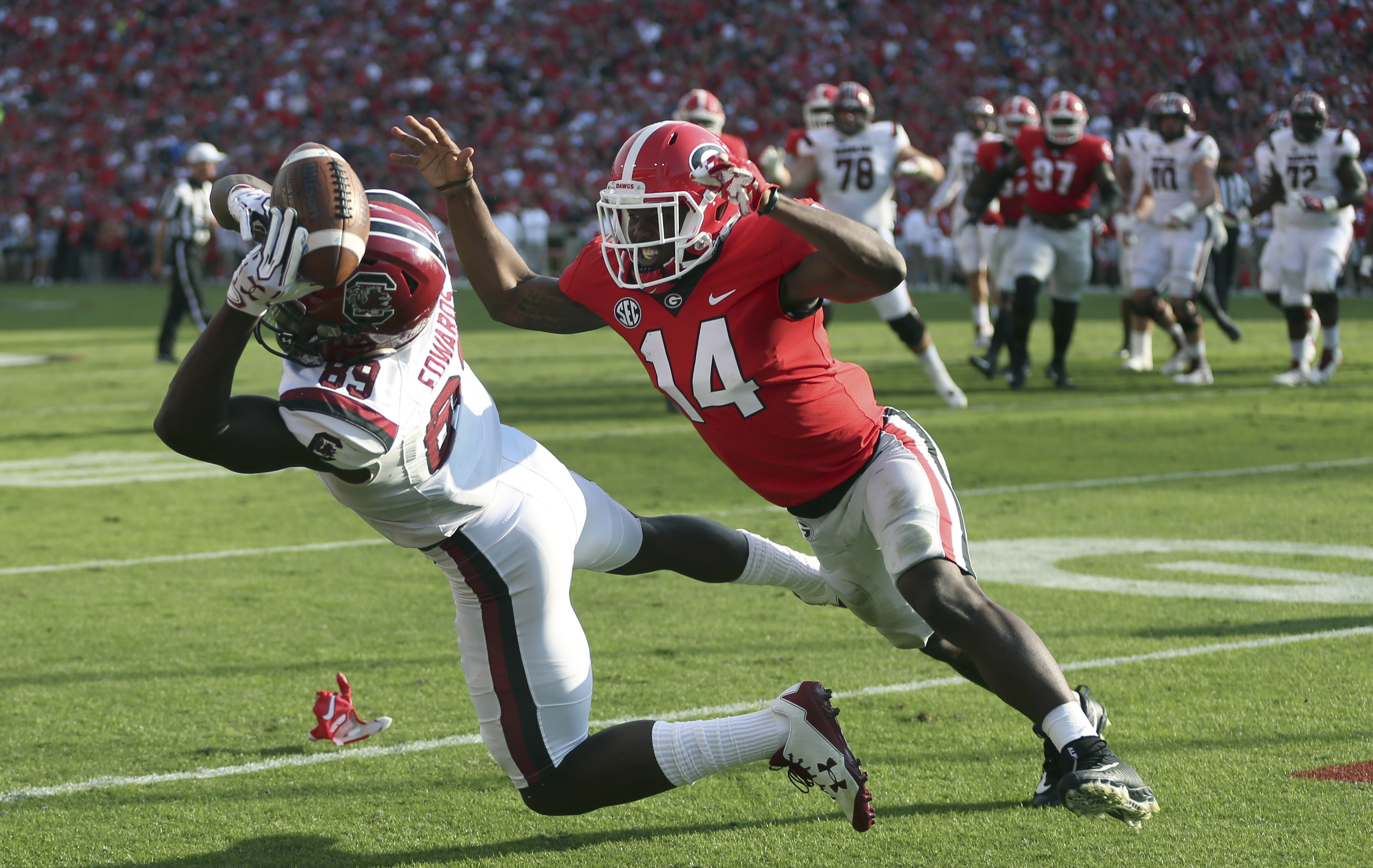Fromm's 2 TD passes lead No. 2 Georgia past Gamecocks 24-10