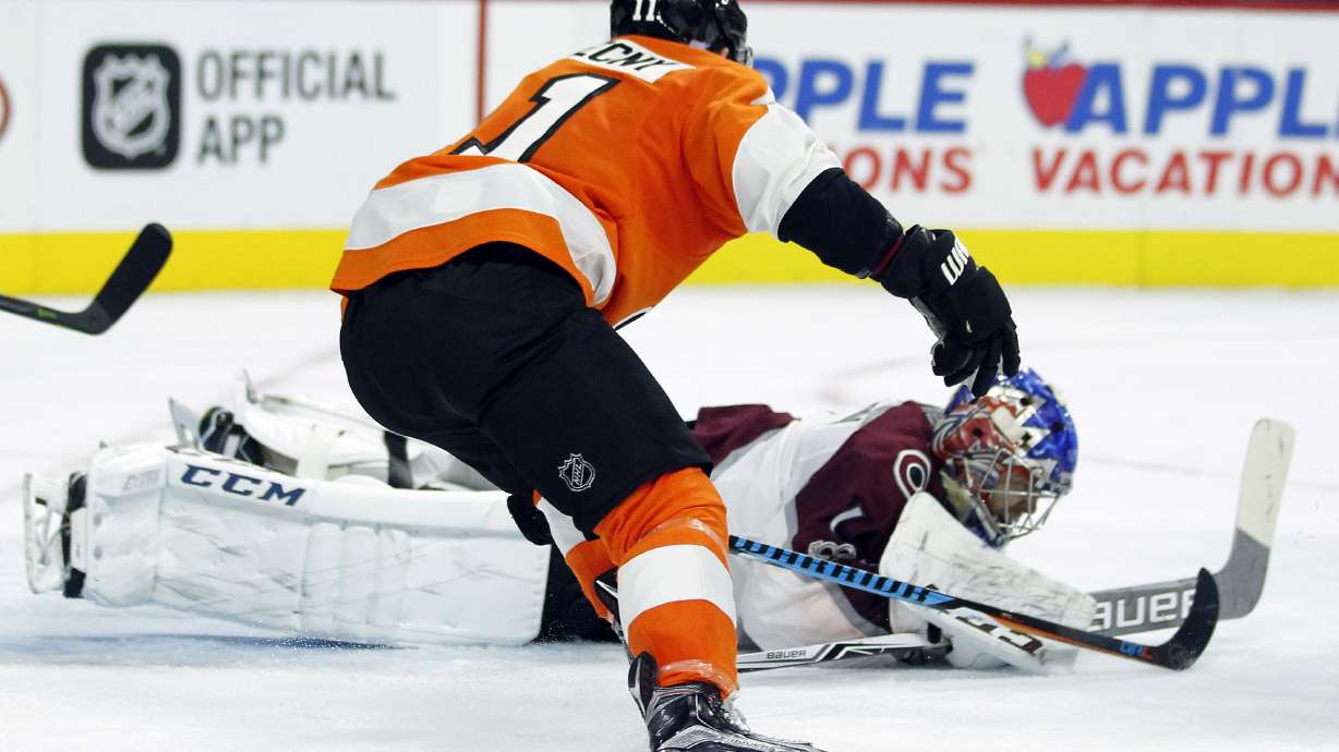 Avalanche kick off long trip with 5-4 win over Flyers