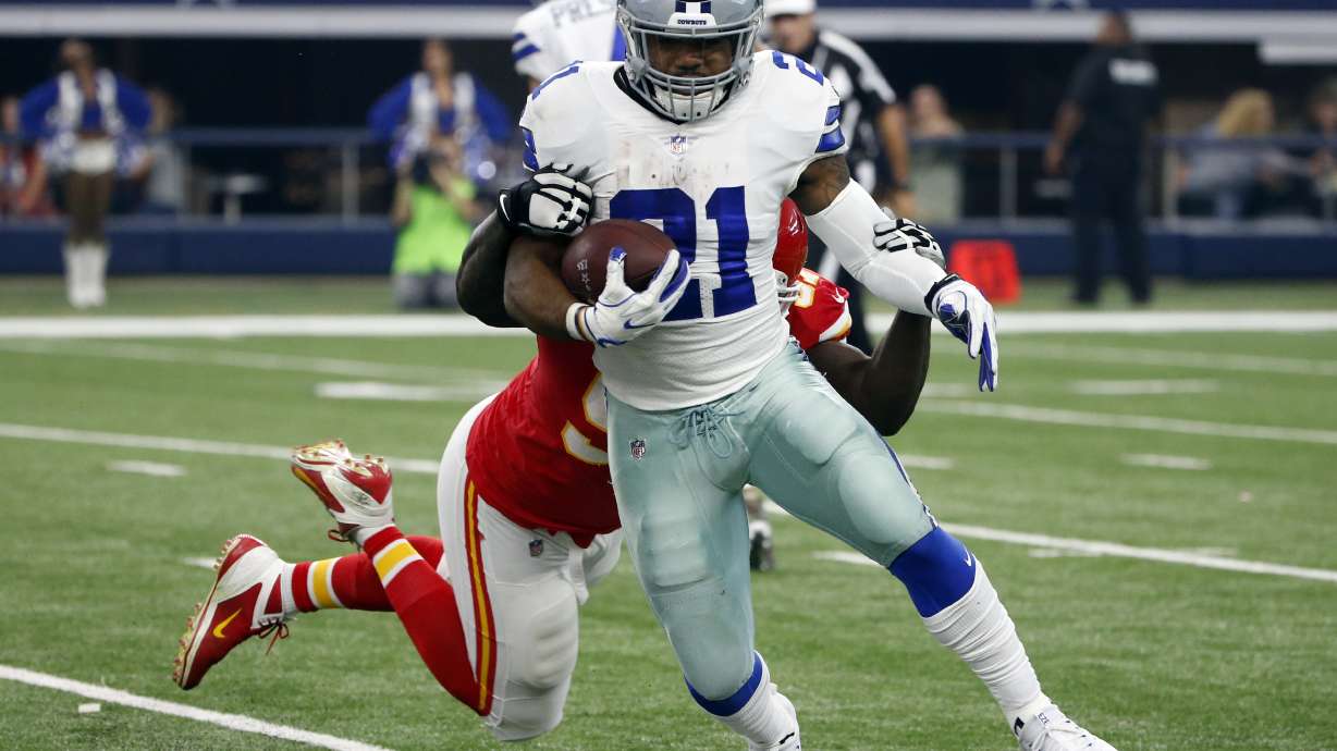 Elliott, Cowboys top improbable Hill TD to beat Chiefs 28-17