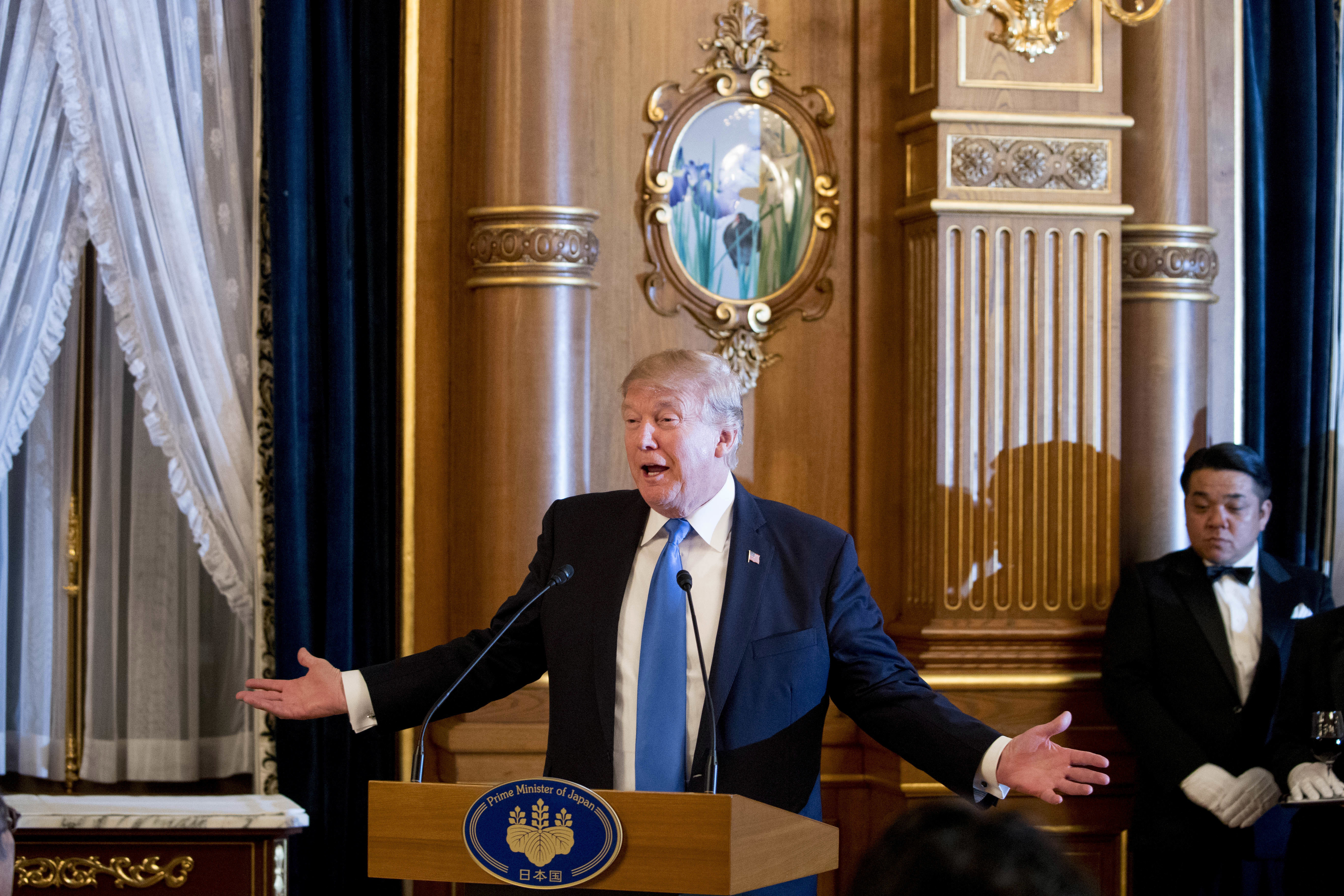 Abe's gifts for Trump include golden table runner