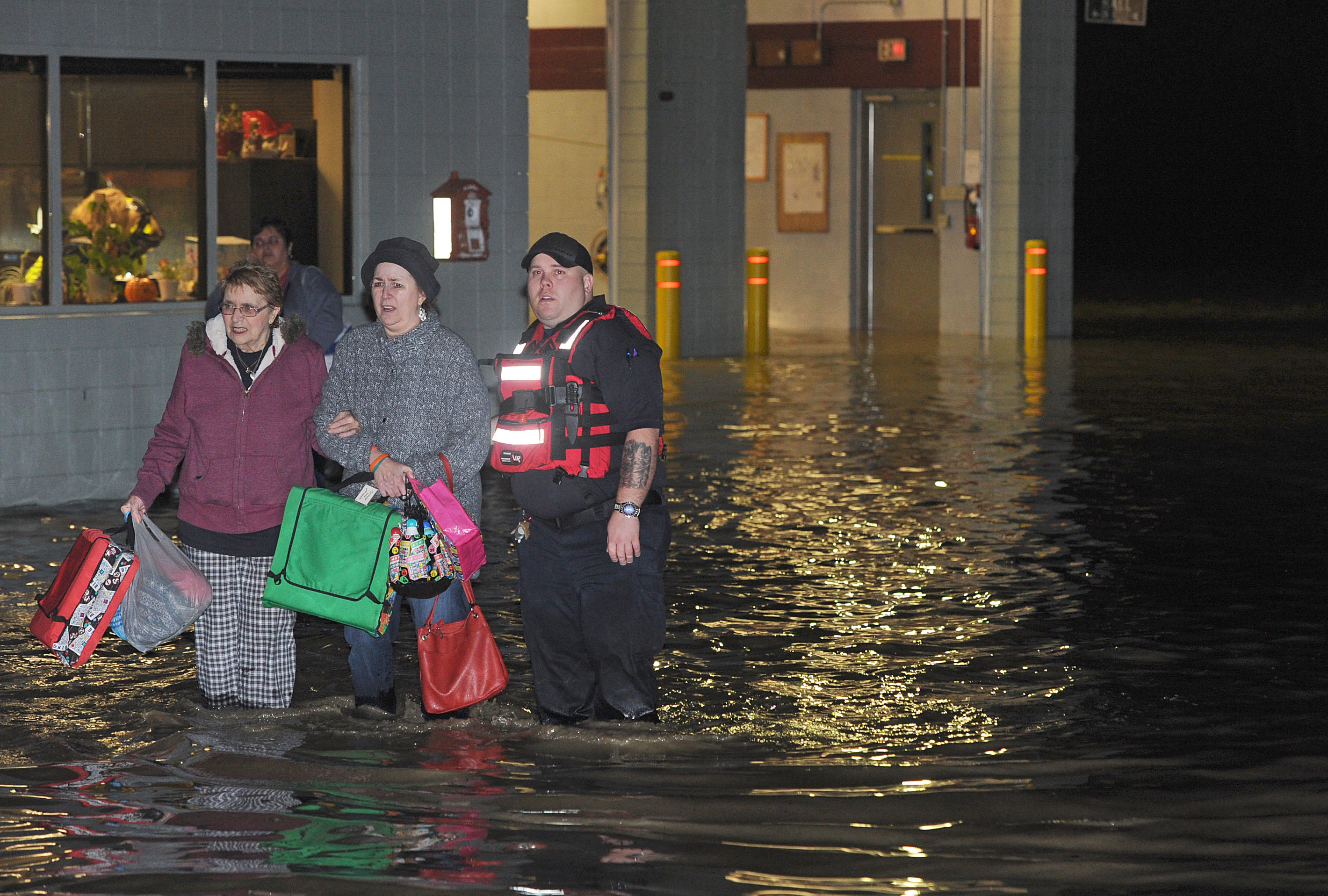 Storms rip through East, Midwest; 2 dead in flooded home