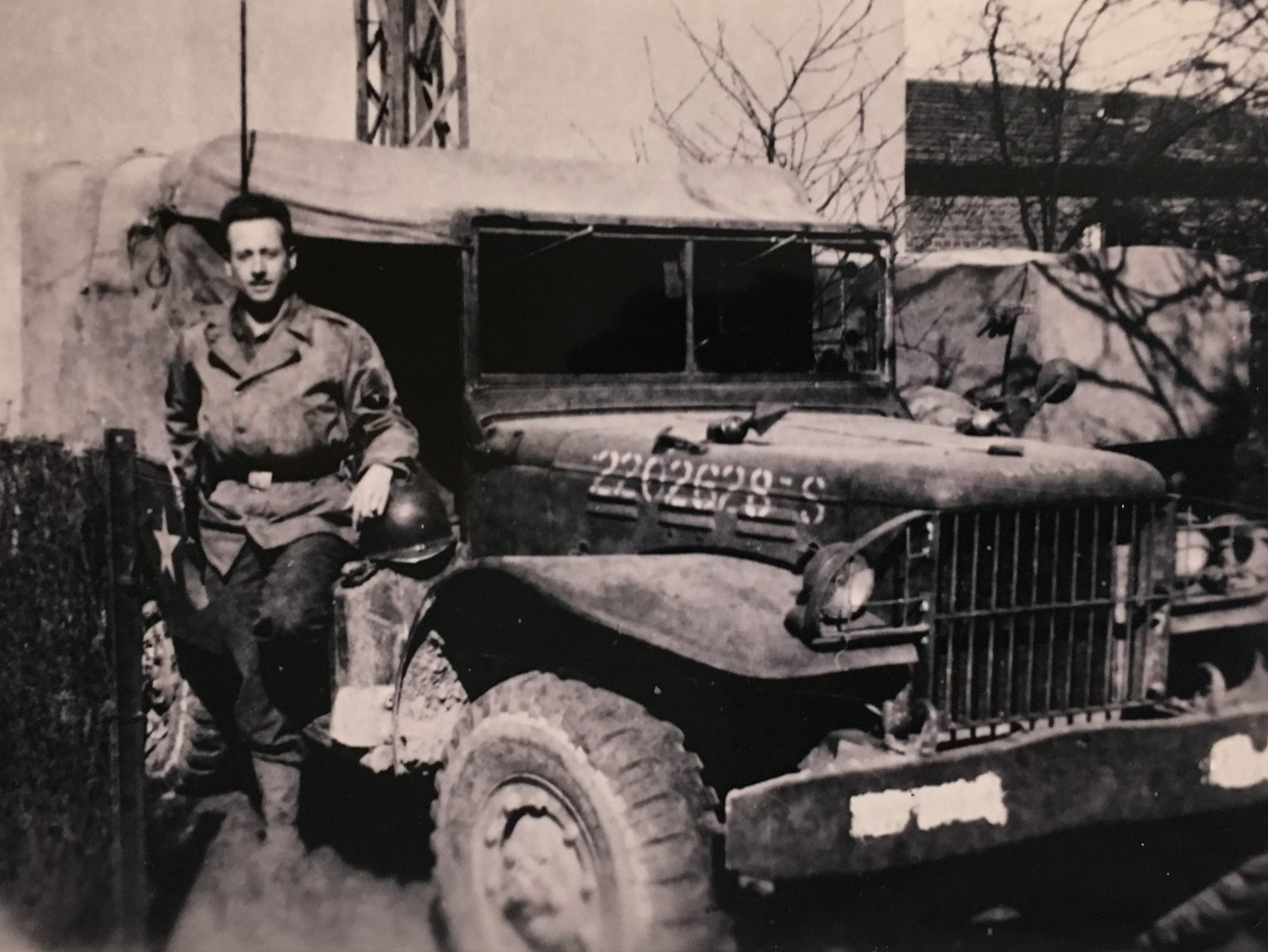 Descendants of WWII Ghost Army soldiers want them to officially be recognized