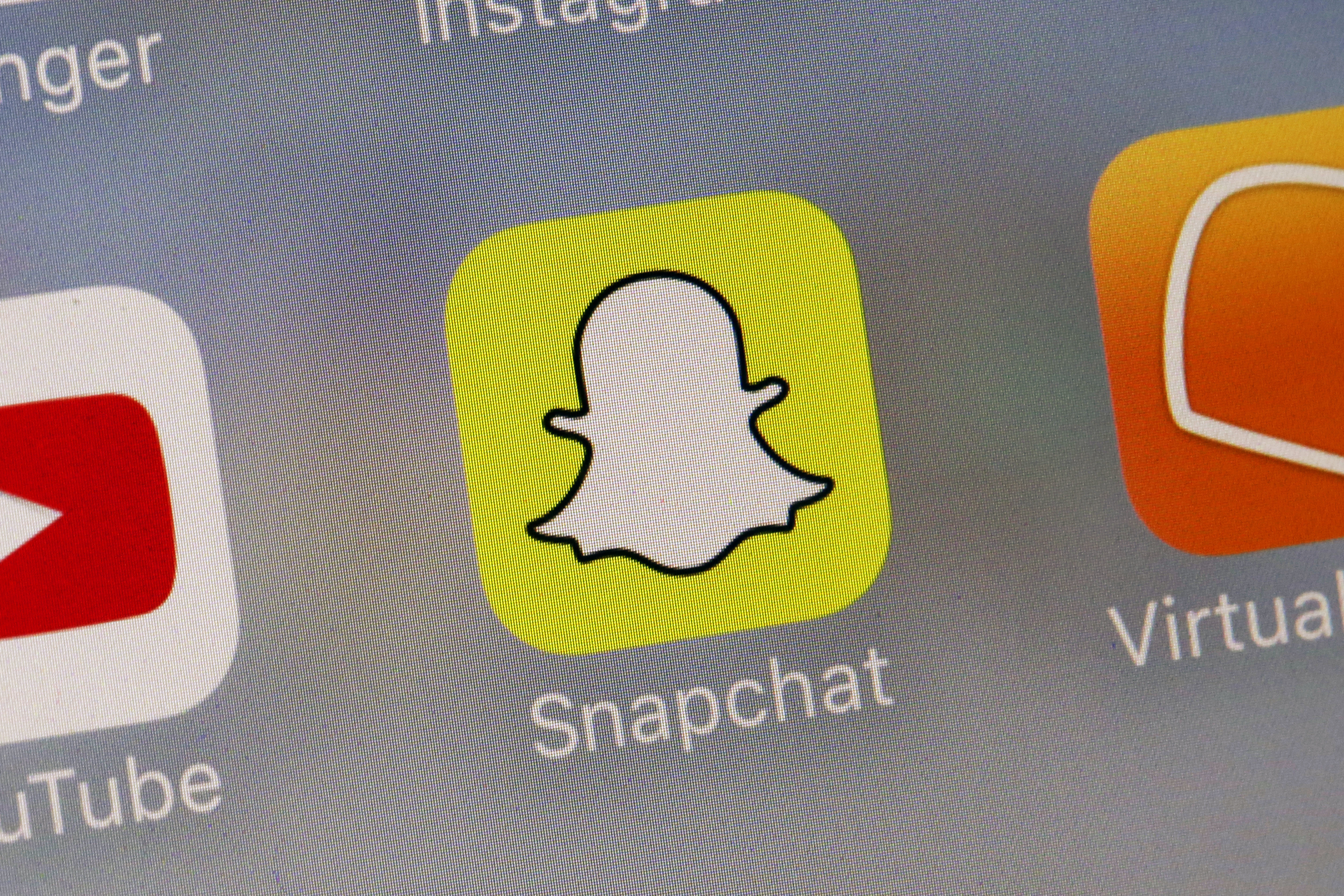 New looks come to Snapchat and Twitter in bid for more users