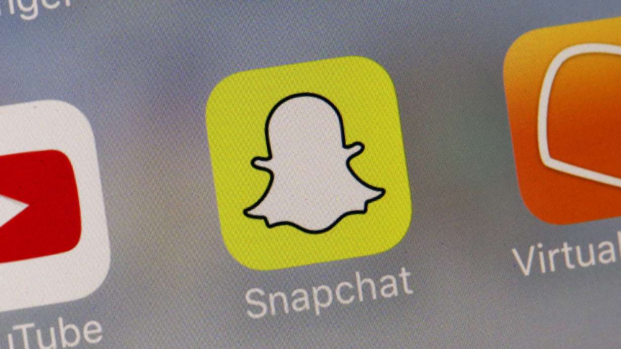 New looks come to Snapchat and Twitter in bid for more users