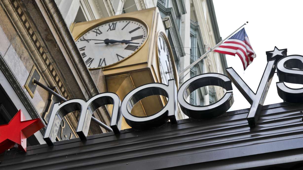 Department stores: Macy's sales fall, Kohl's profit drops