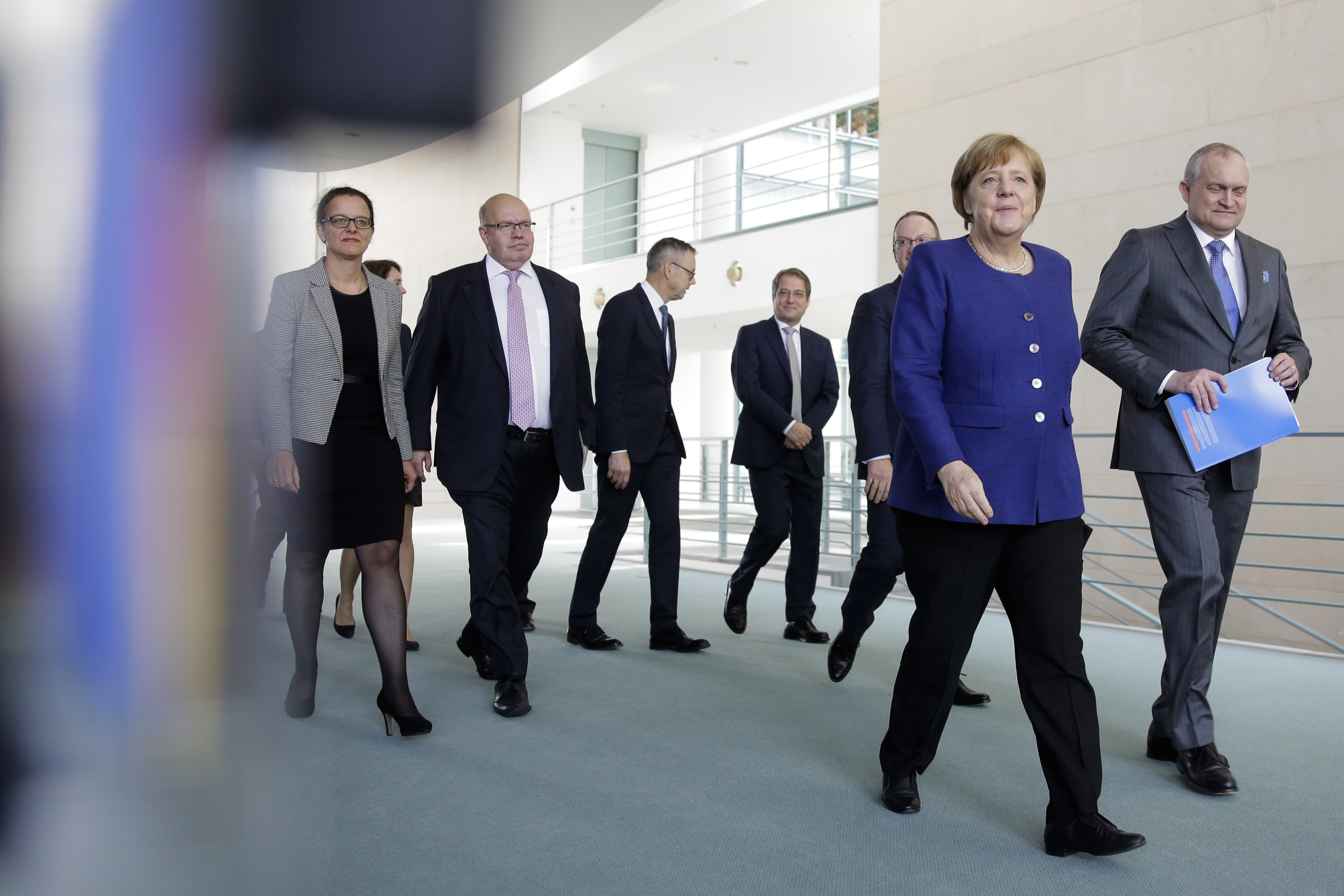 German gov't expects higher tax take, cautious on spending