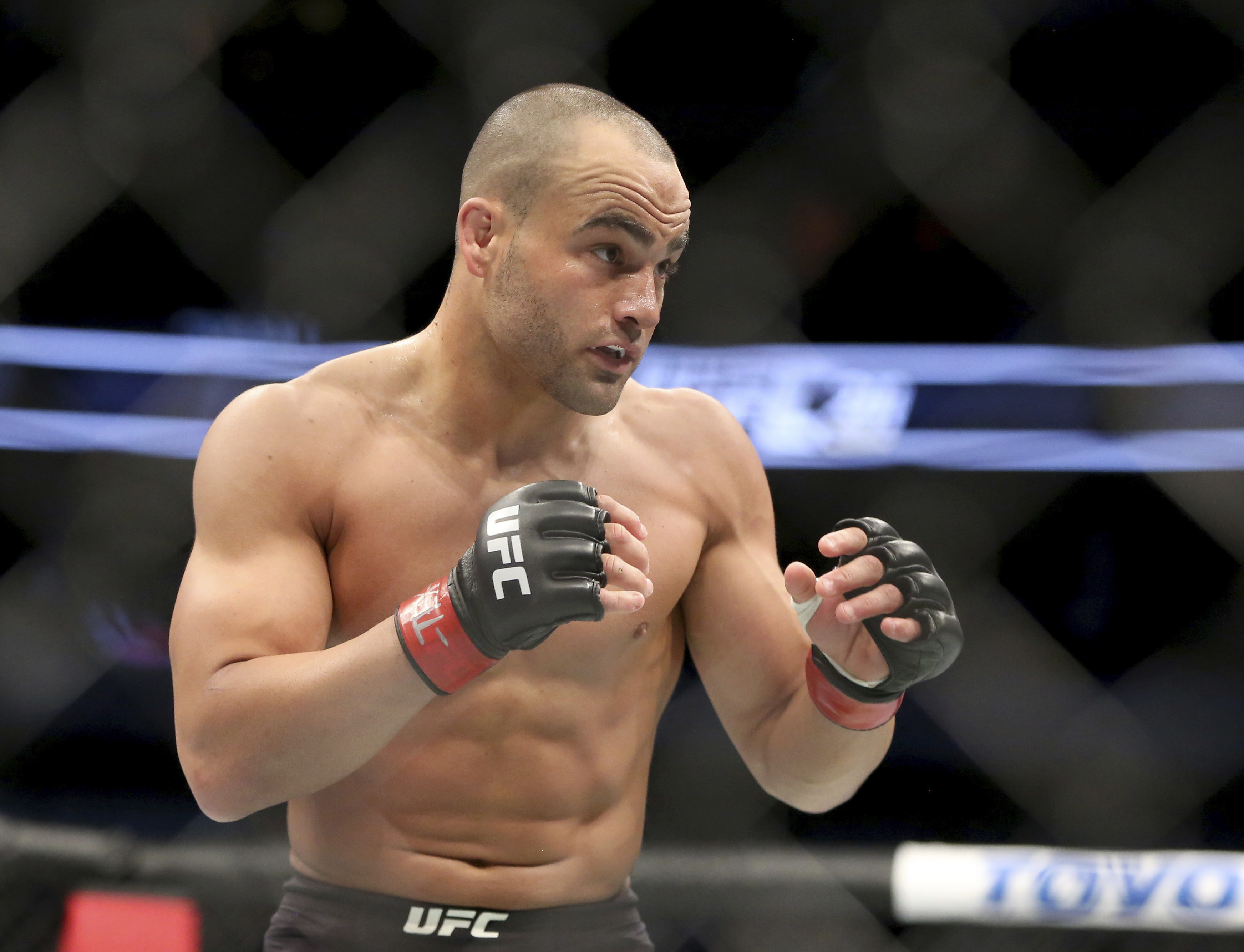 Hey, coach! Alvarez balances tips, training on UFC's 'TUF'