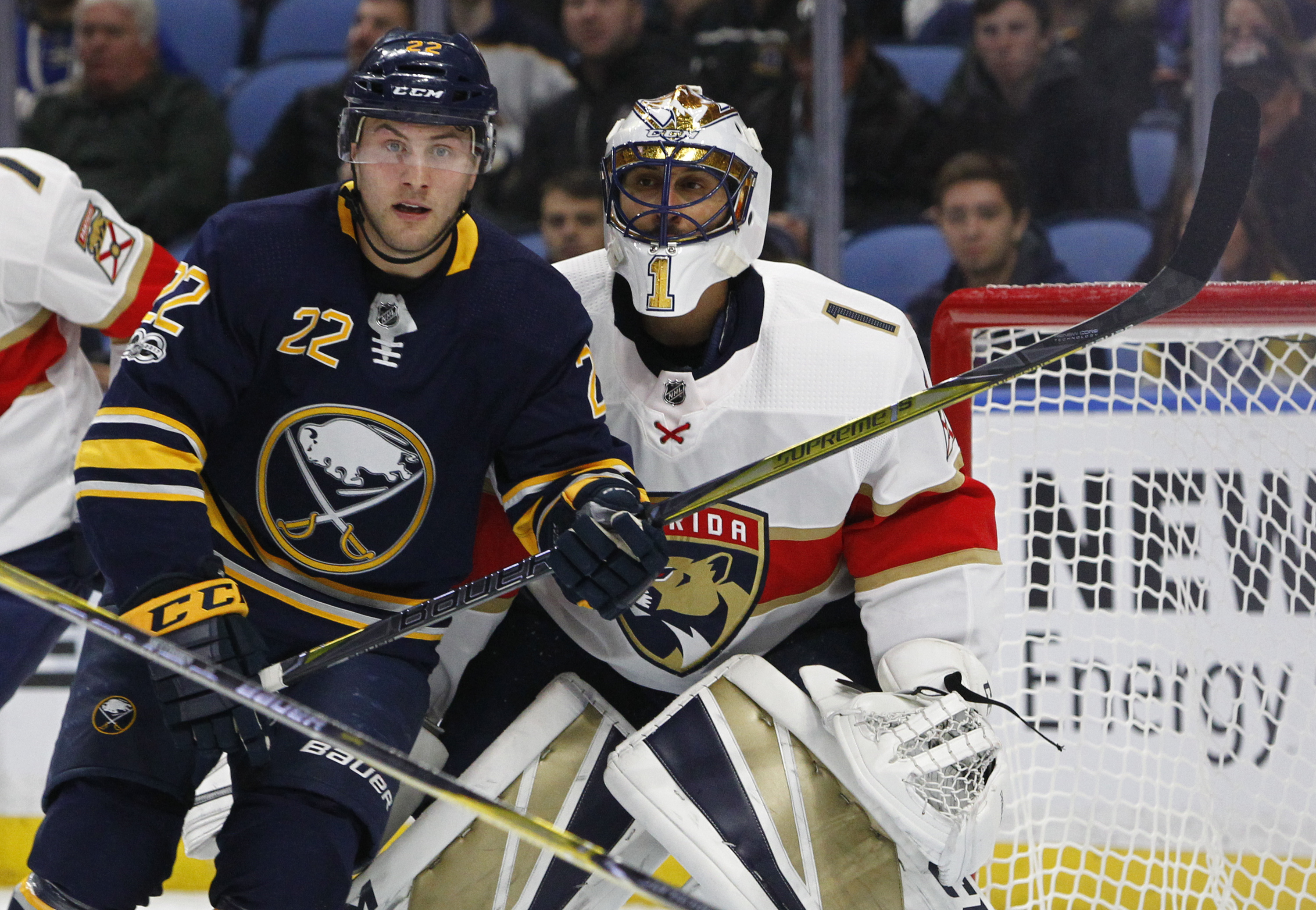 Luongo gets milestone win, Panthers beat Sabres 4-1