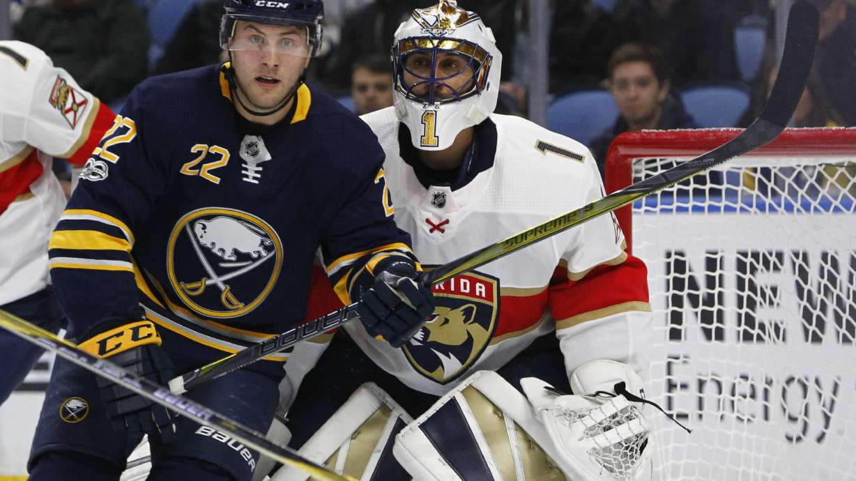 Luongo gets milestone win, Panthers beat Sabres 4-1