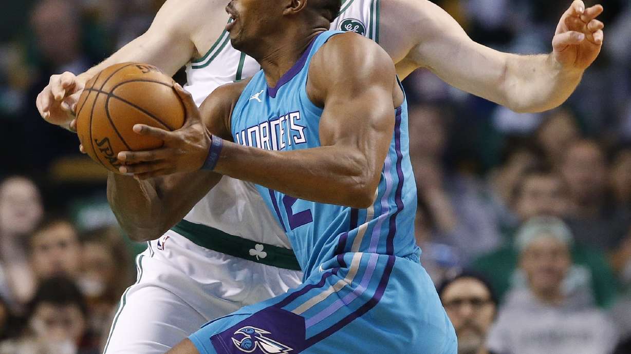 Irving gets hit in face, Celtics hold off Hornets 90-87