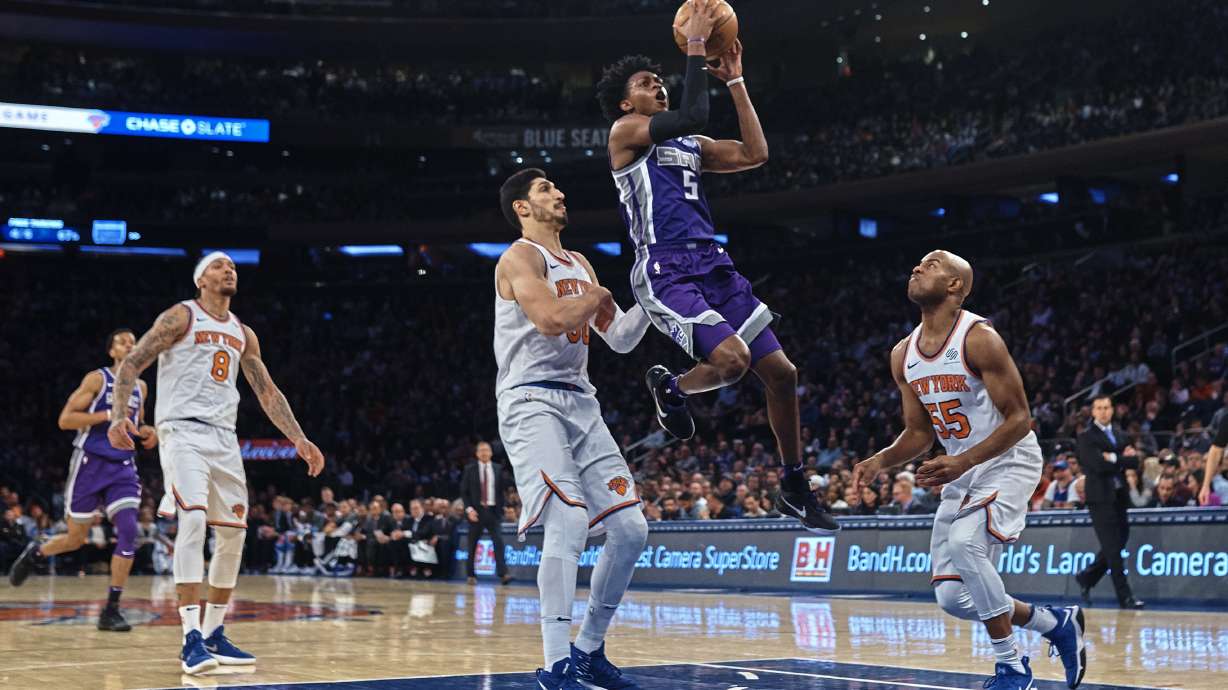 Porzingis returns to score 34, Knicks beat Kings 118-91