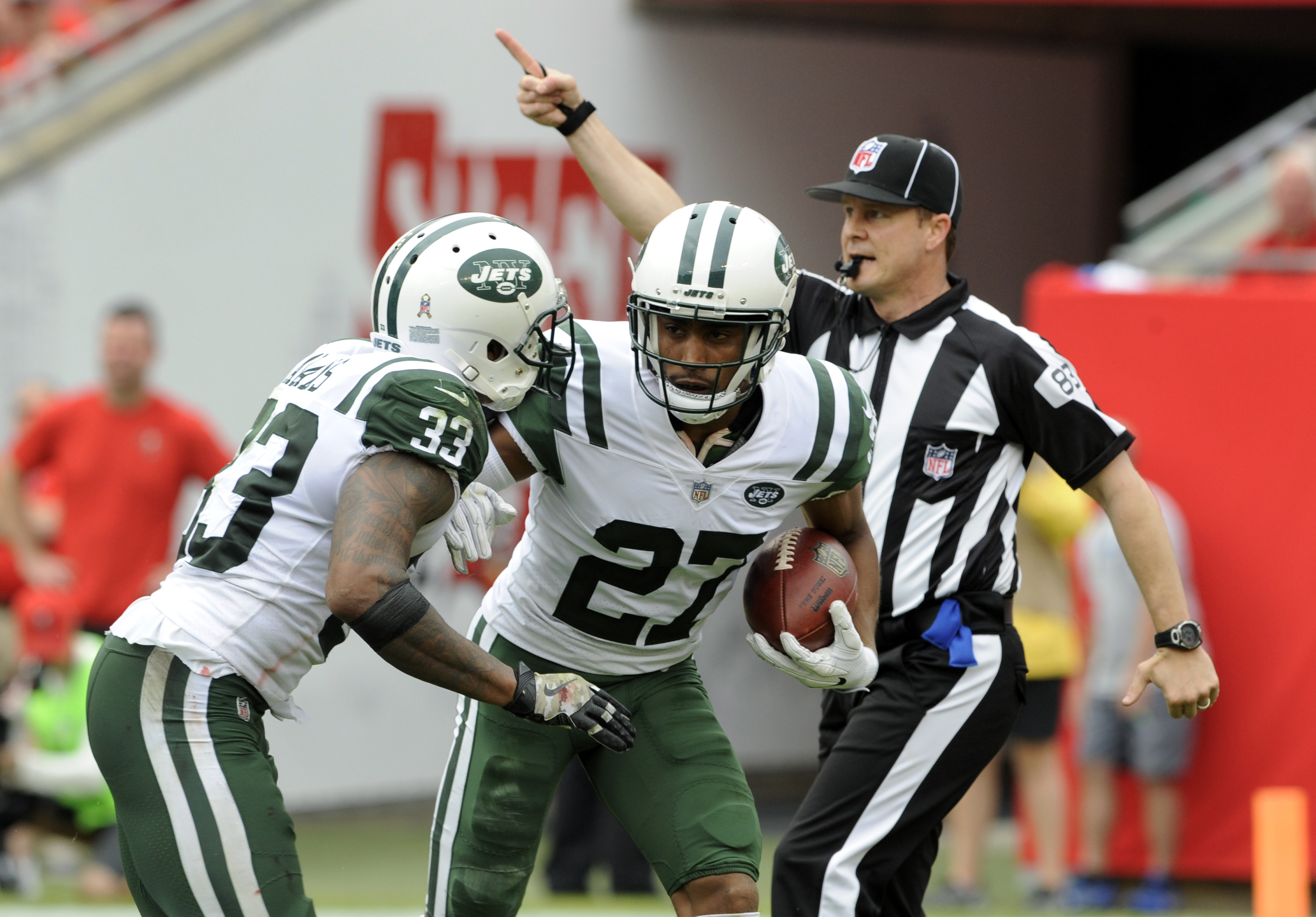 Fitzpatrick helps Bucs beat Jets 15-10, end 5-game skid