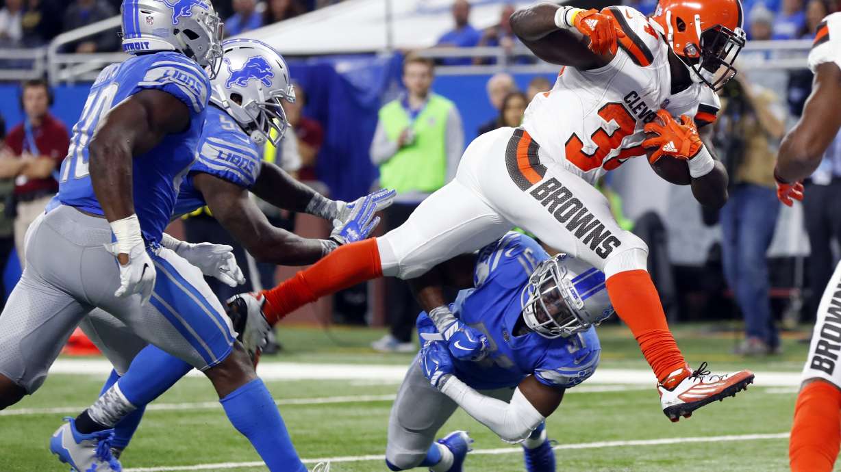 Matthew Stafford helps Lions come back and beat Browns 38-24