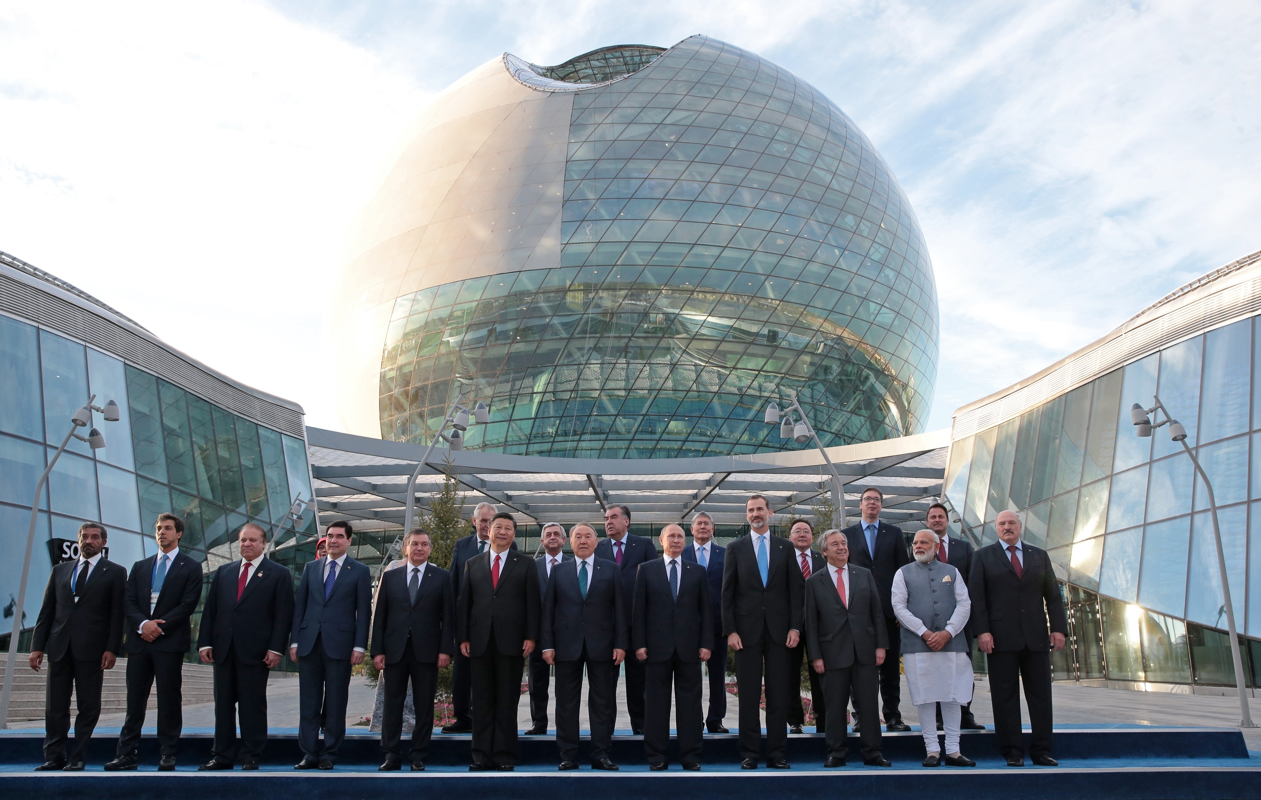 Minnesota, Poland and Argentina compete to host World's Fair