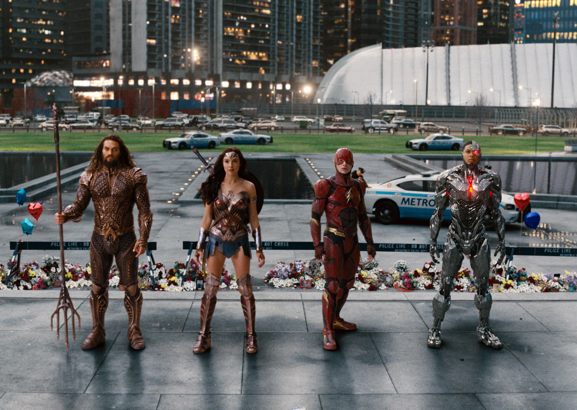 In 'Justice League,' DC looks beyond Batman and Superman