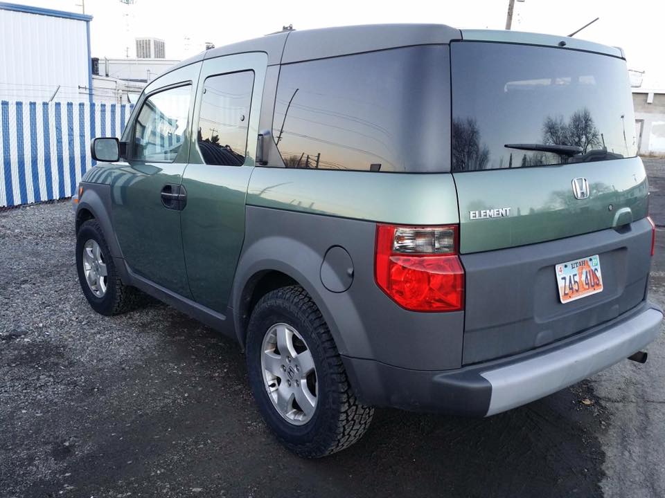 ‘Brazen’ burglar spends 2 hours trying on clothes in couple’s home, steals car