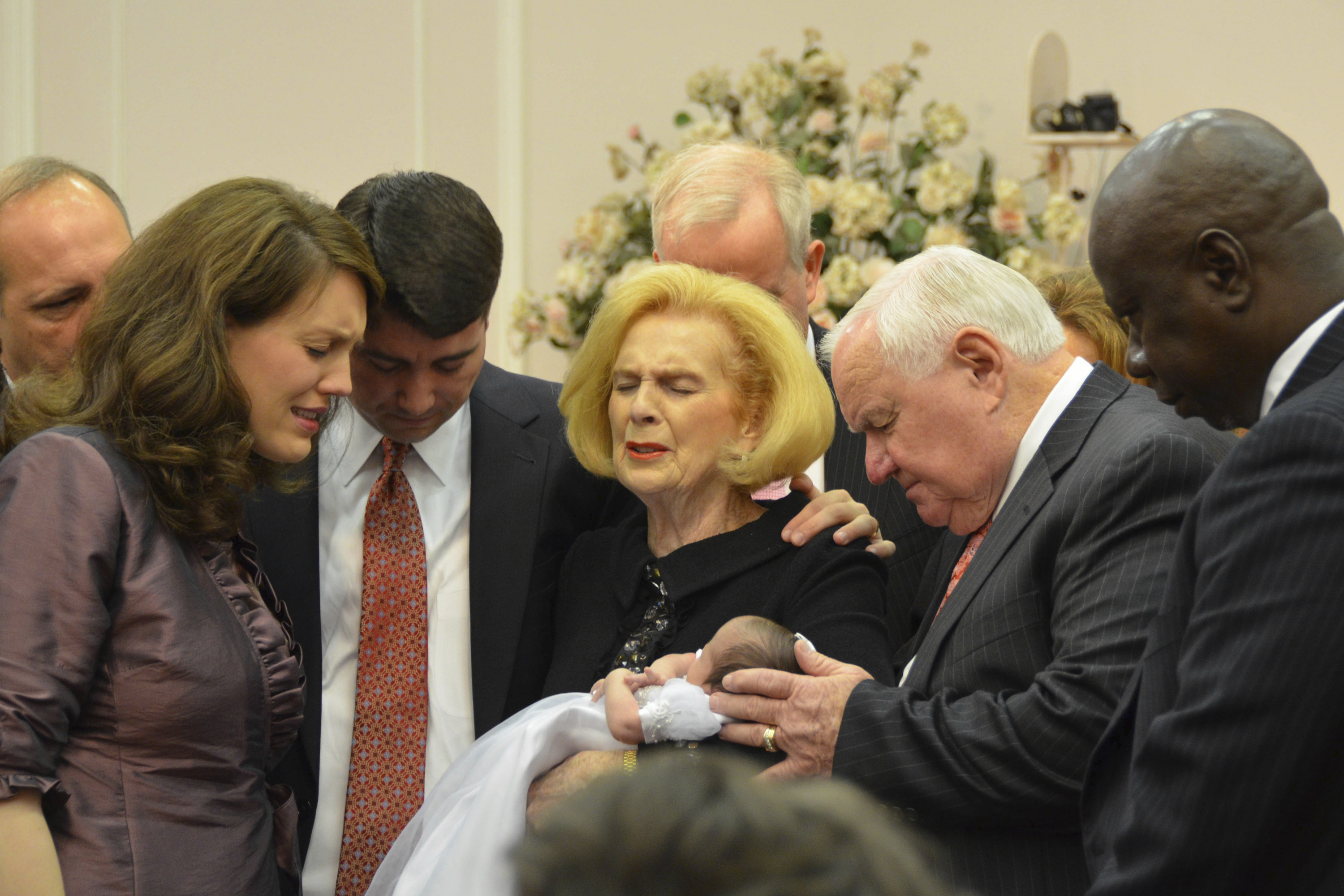 Ex-members of church urge overturning of court agreement