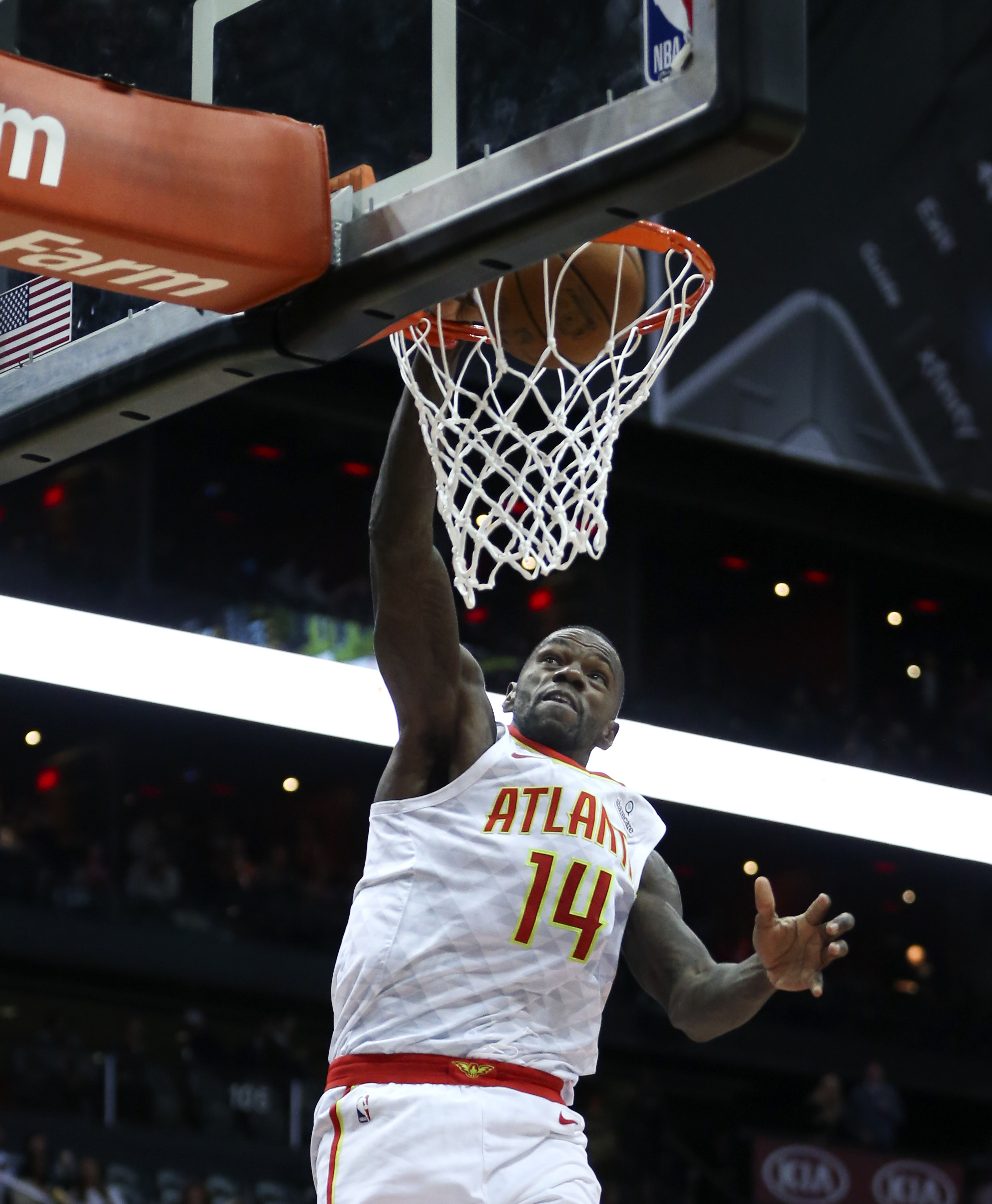 Hawks get their most lopsided win ever, 126-80 over Kings