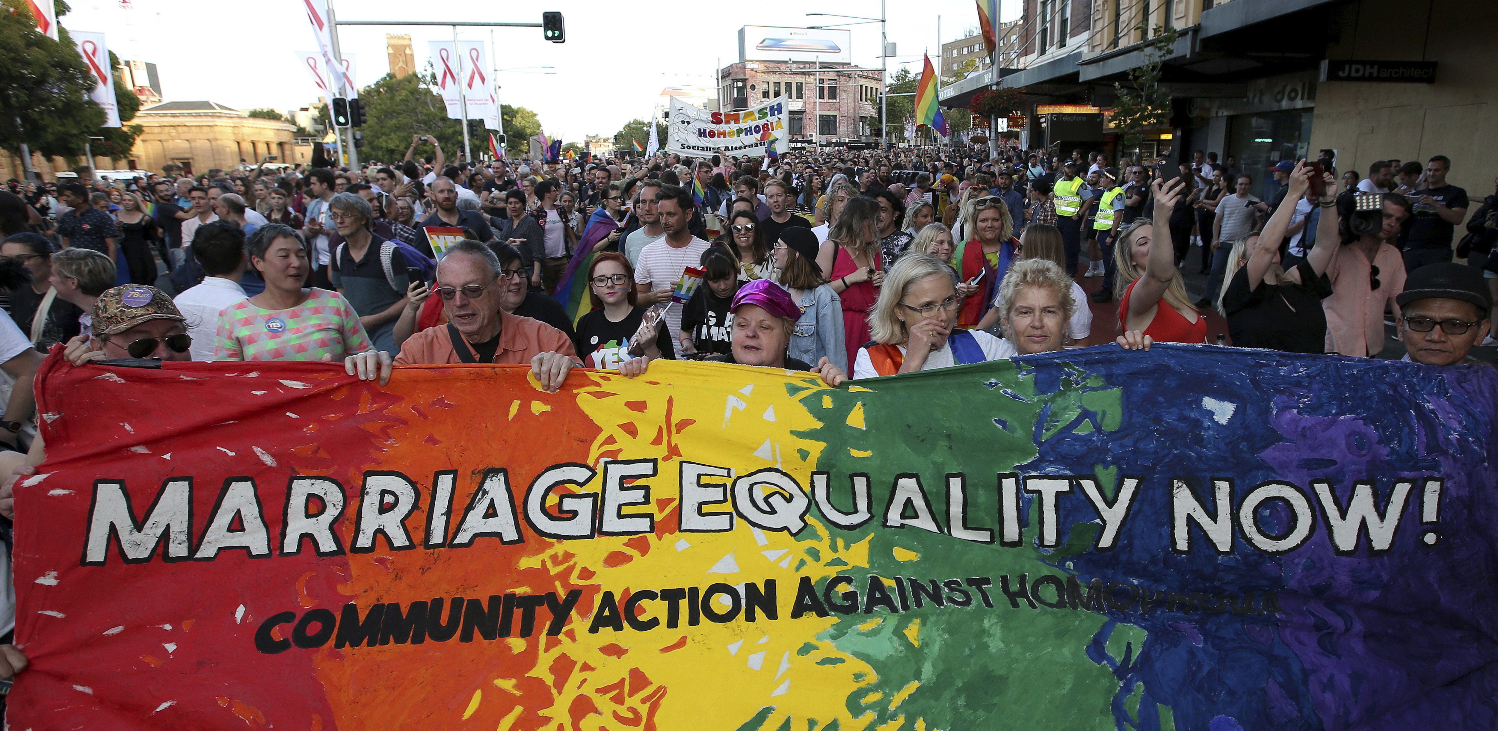 Australia senator starts gay marriage debate day after poll