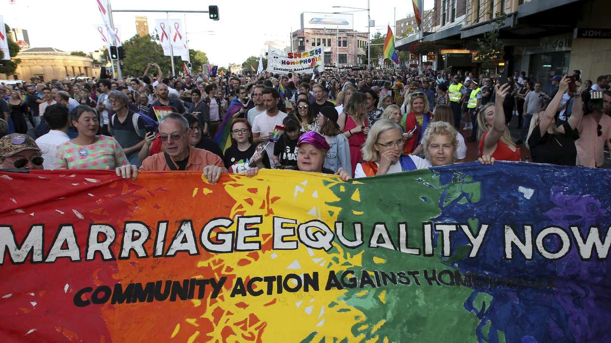 Australia senator starts gay marriage debate day after poll