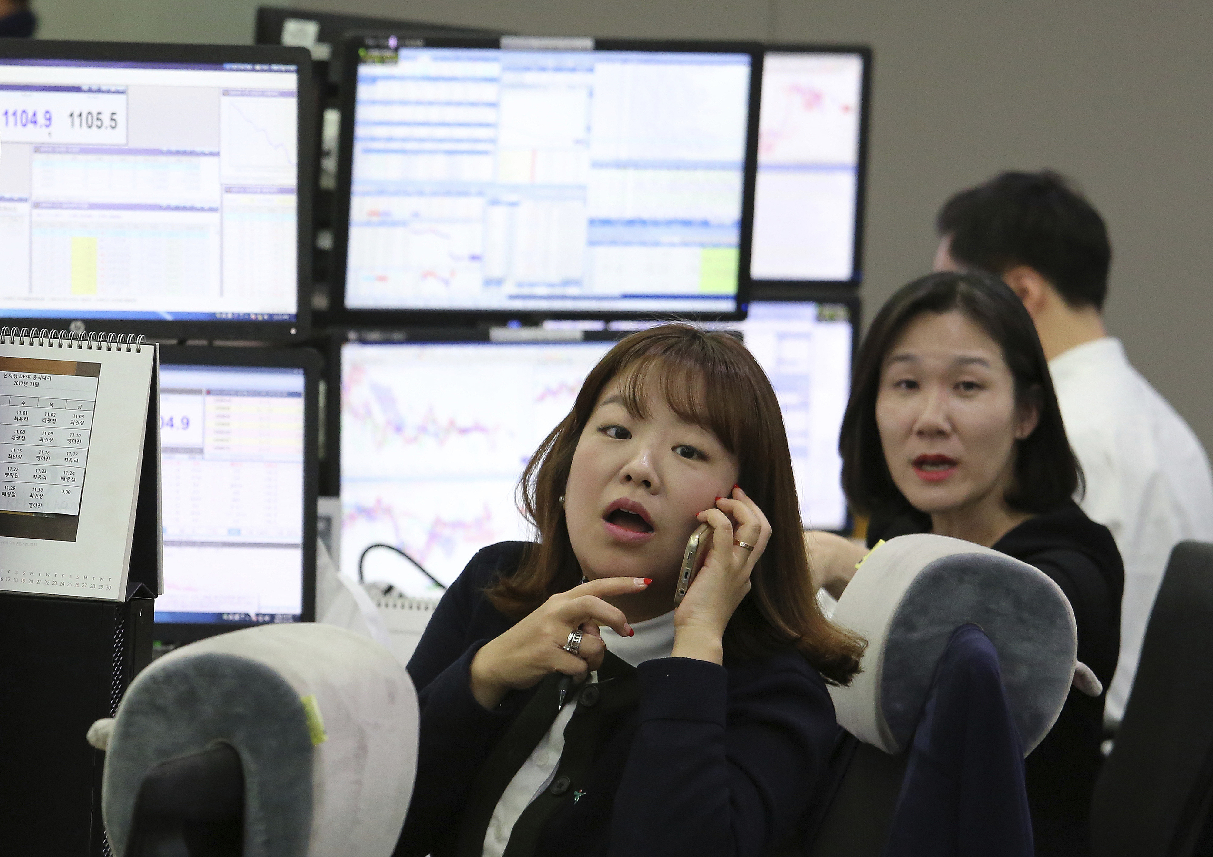 Global stocks rise after days of turbulent trading