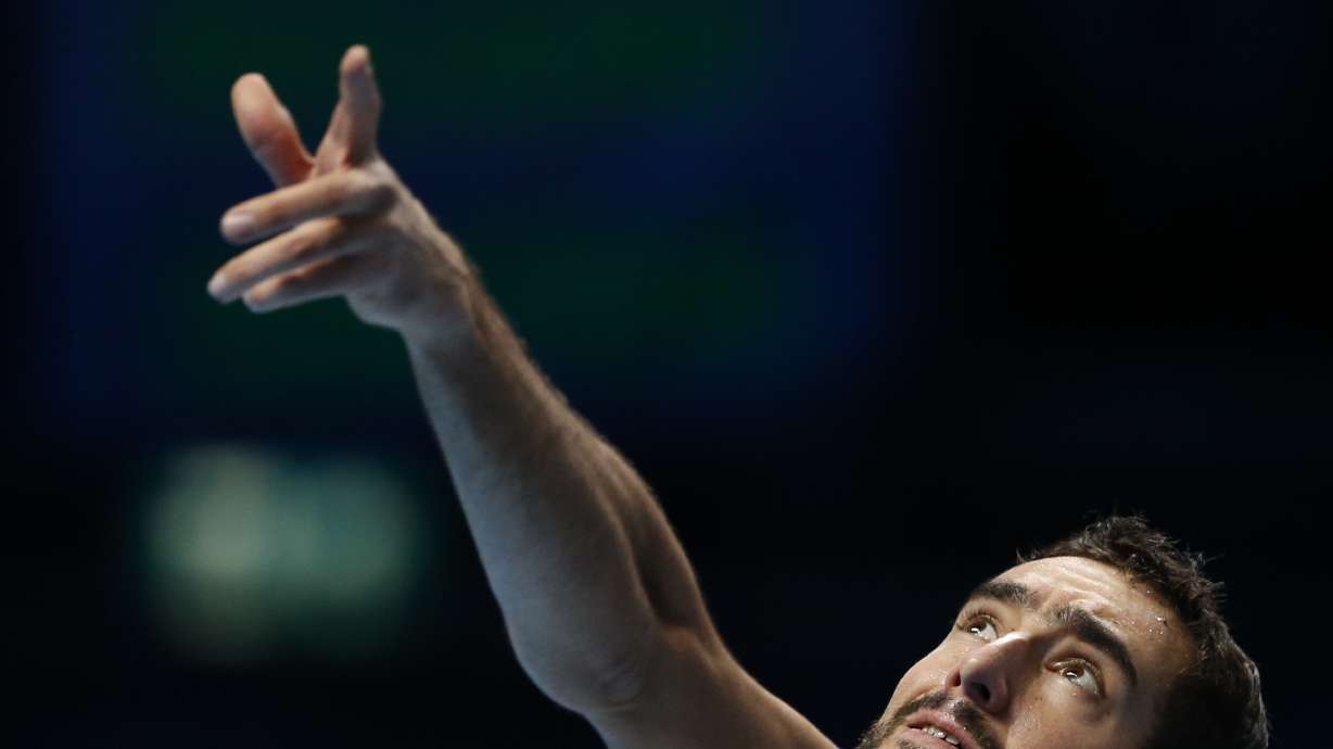 Sock advances with Federer to semifinals at ATP Finals