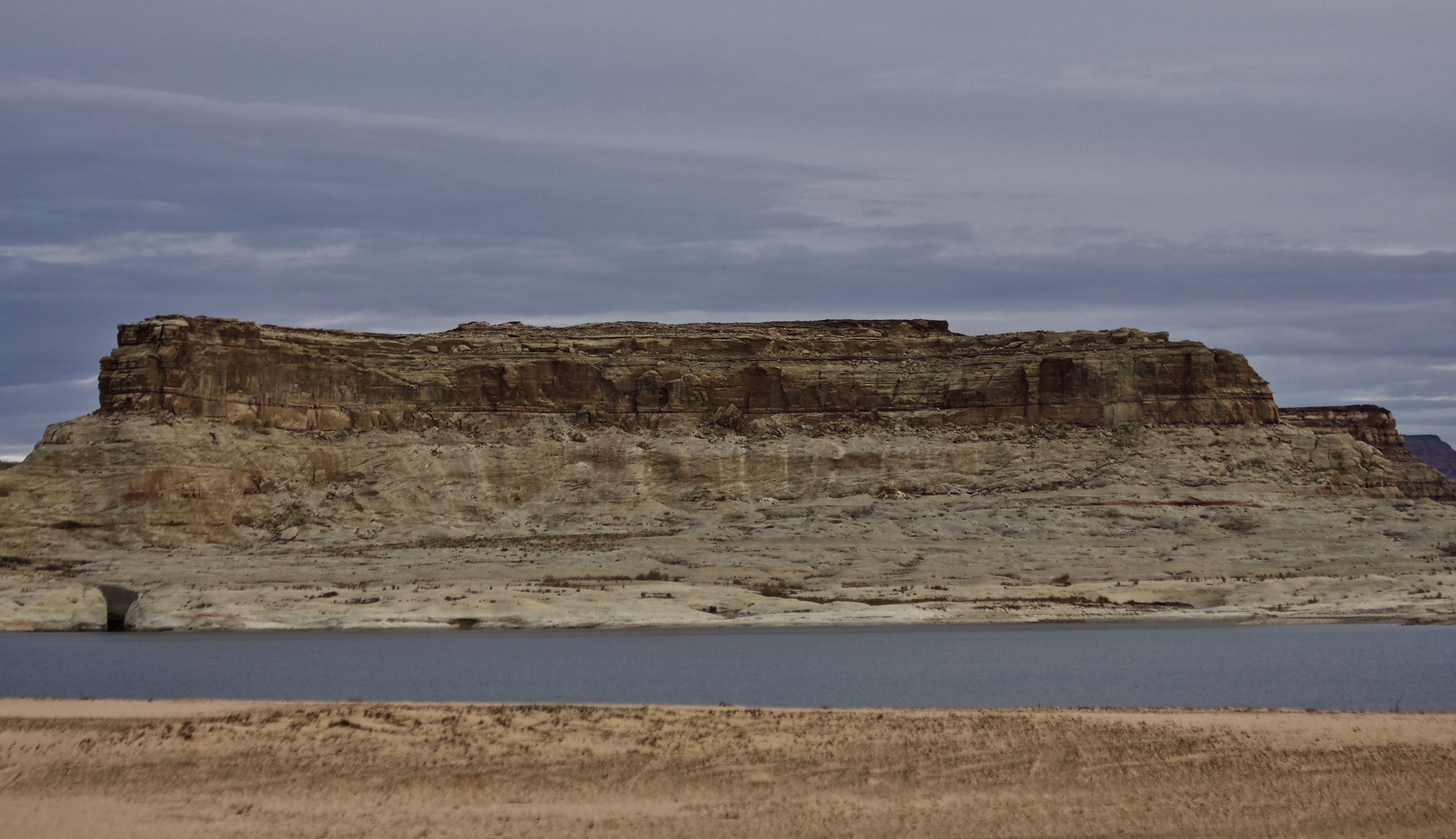 Strong winds to complicate driving in Kane County, boating on Lake Powell
