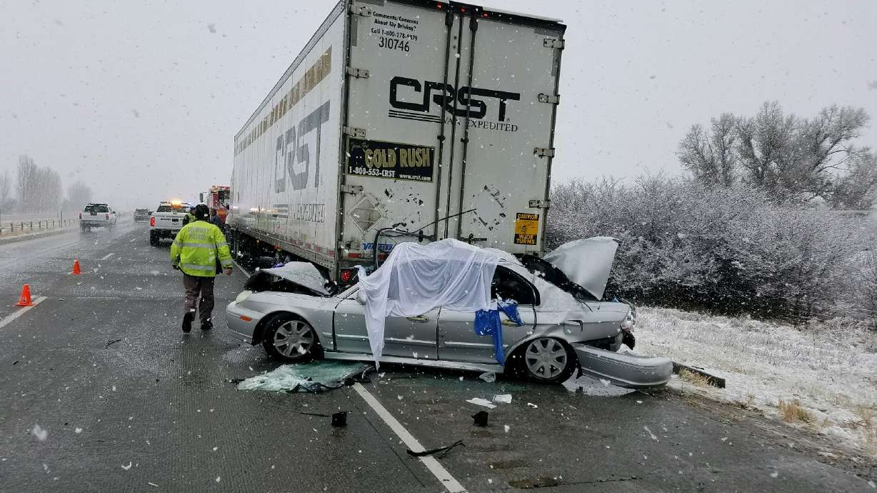 Taylor teen killed after crashing into semitruck on I-84