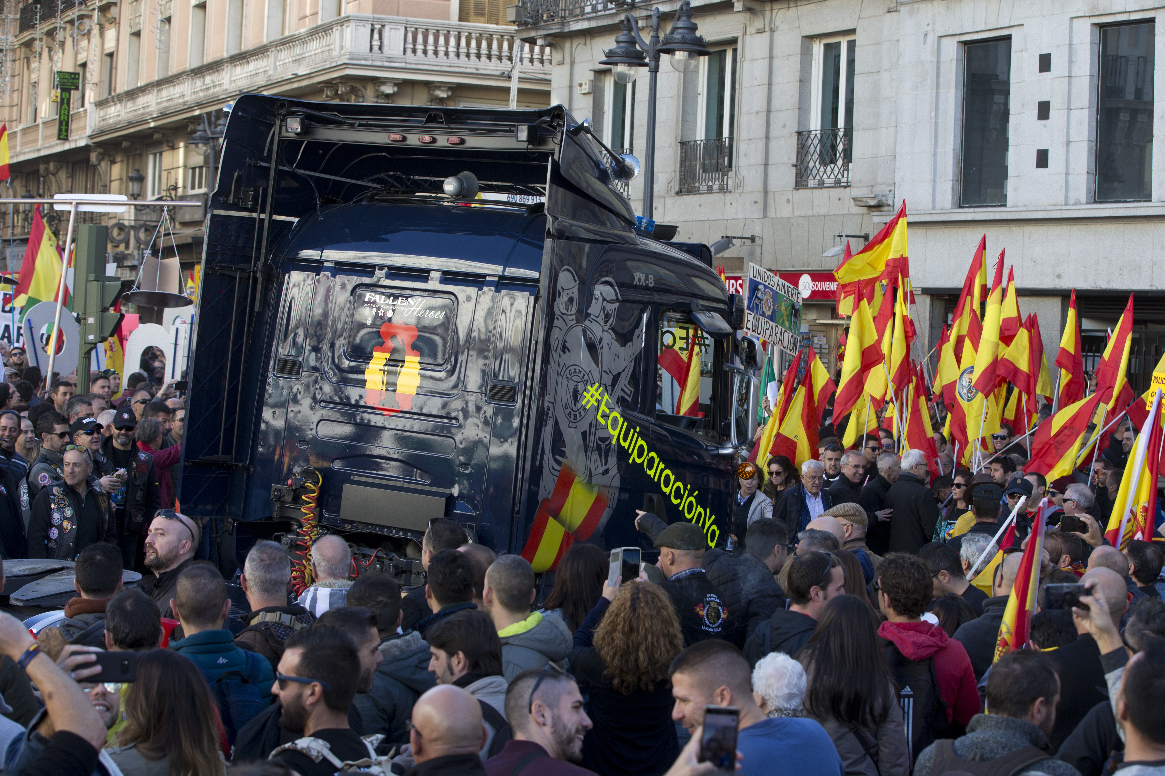 Spanish police protest in Madrid to demand better pay