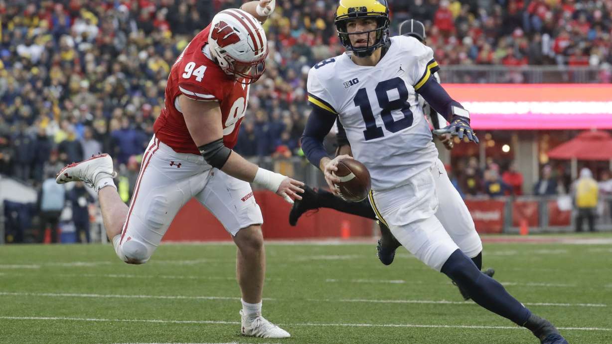 Michigan QB Brandon Peters carted off field with injury