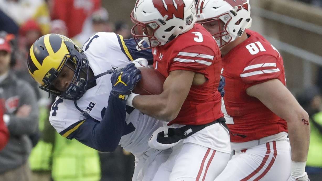 No. 5 Wisconsin wins slugfest against No. 19 Michigan 24-10