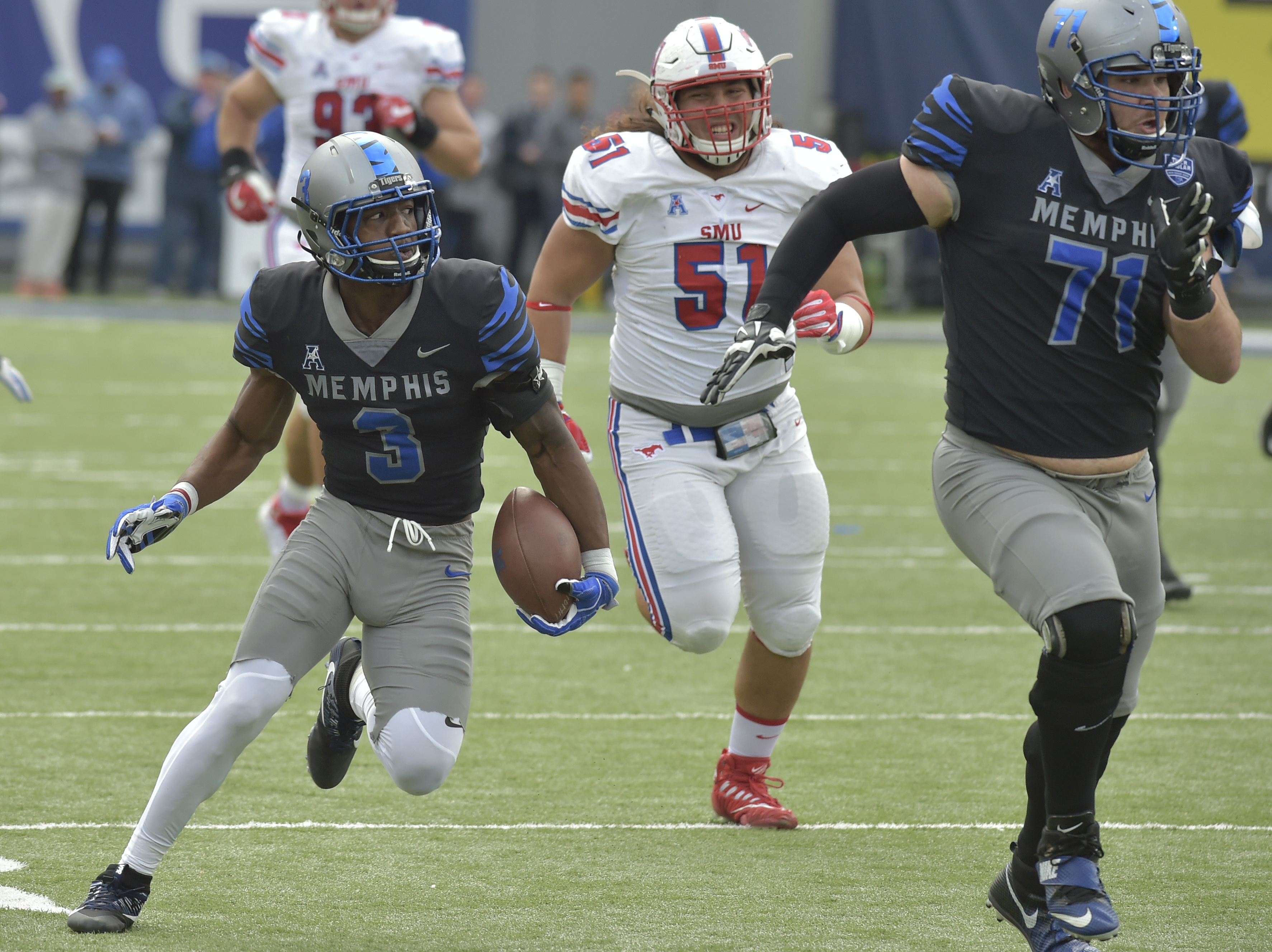 Memphis defeats SMU 66-45 to claim AAC West Division title
