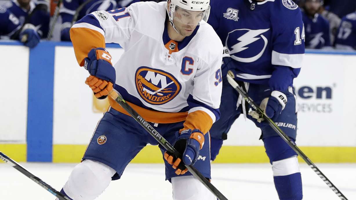 Lee scores 2 goals, Islanders beat Lightning 5-3