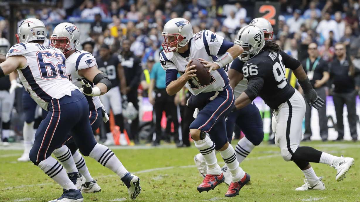 Brady, Patriots dominate Raiders 33-8 in Mexico City