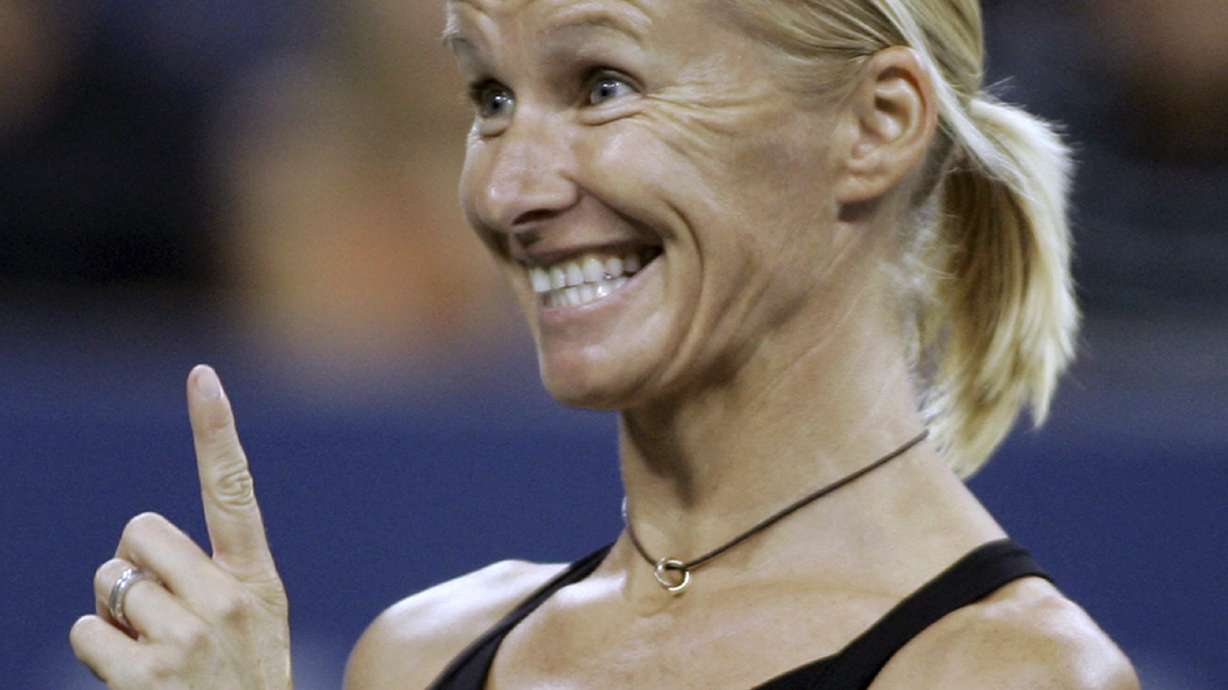 Former Wimbledon champion Jana Novotna dies at 49